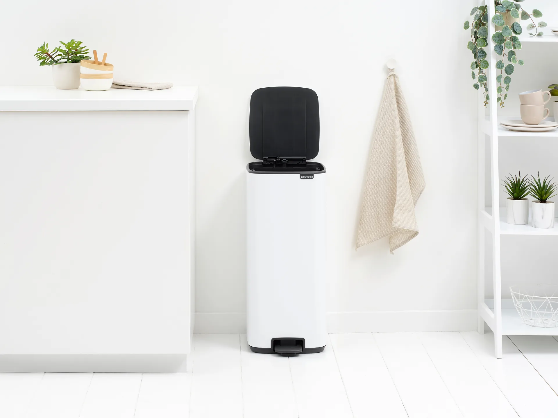 Pattumiera con pedale Bo 30 L, Bianco Brabantia