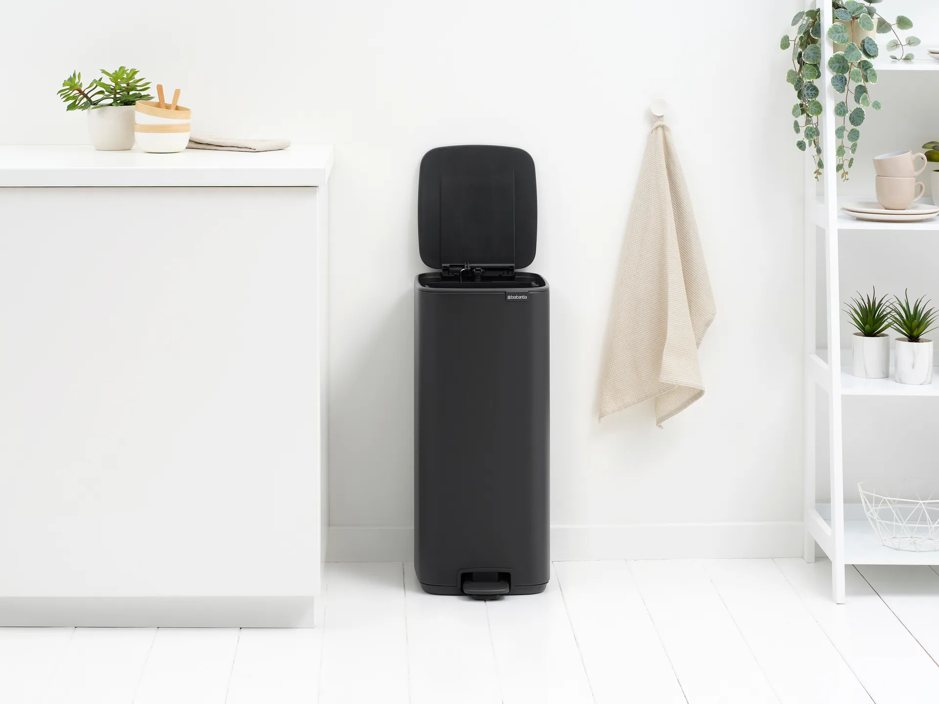 Pattumiera con pedale Bo 30 L, Mineral Infinite Grey Brabantia