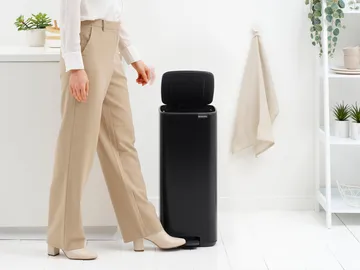 Pattumiera con pedale Bo 30 L - Nero opaco - Brabantia