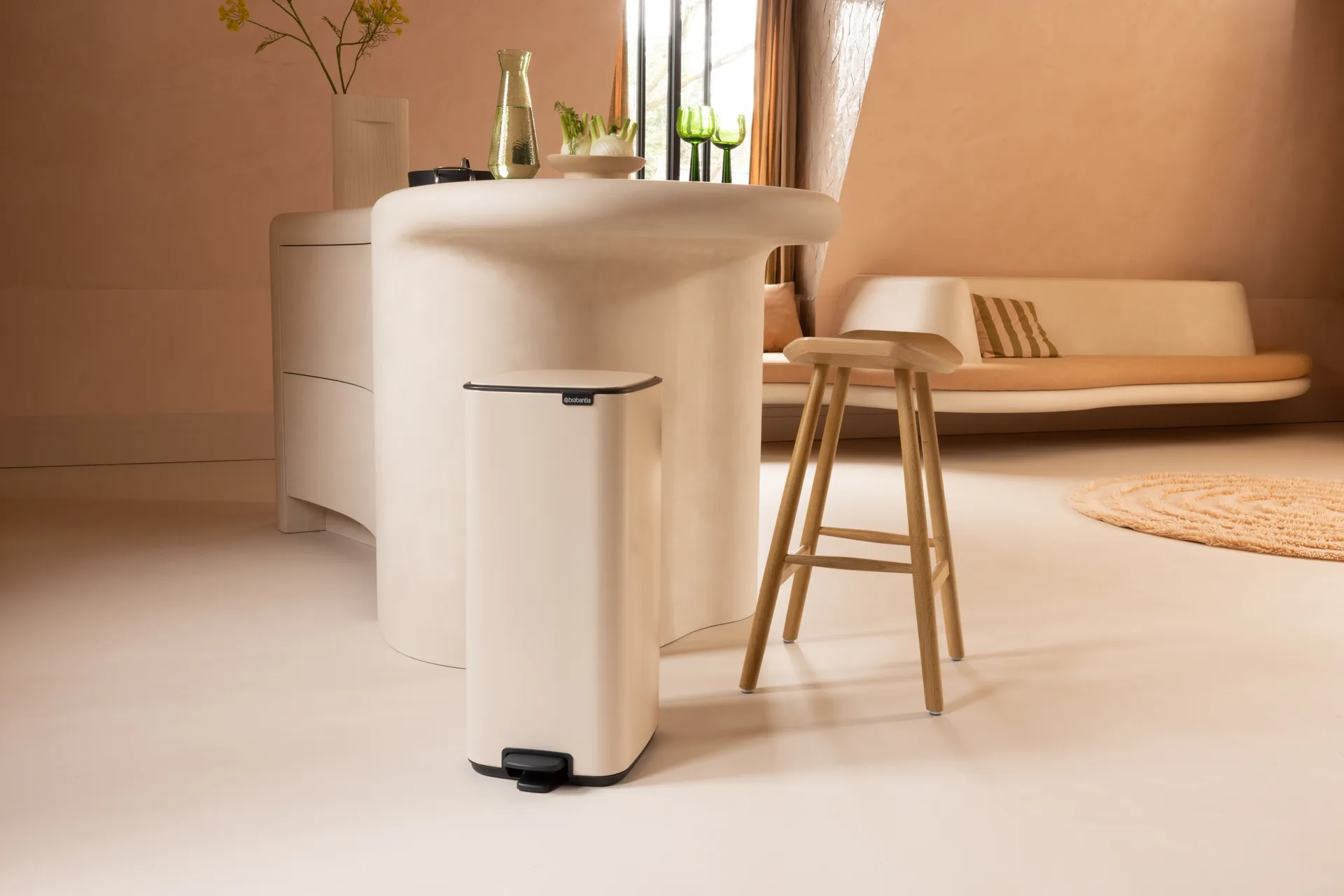 Pattumiera con pedale Bo 30 L, Soft Beige Brabantia