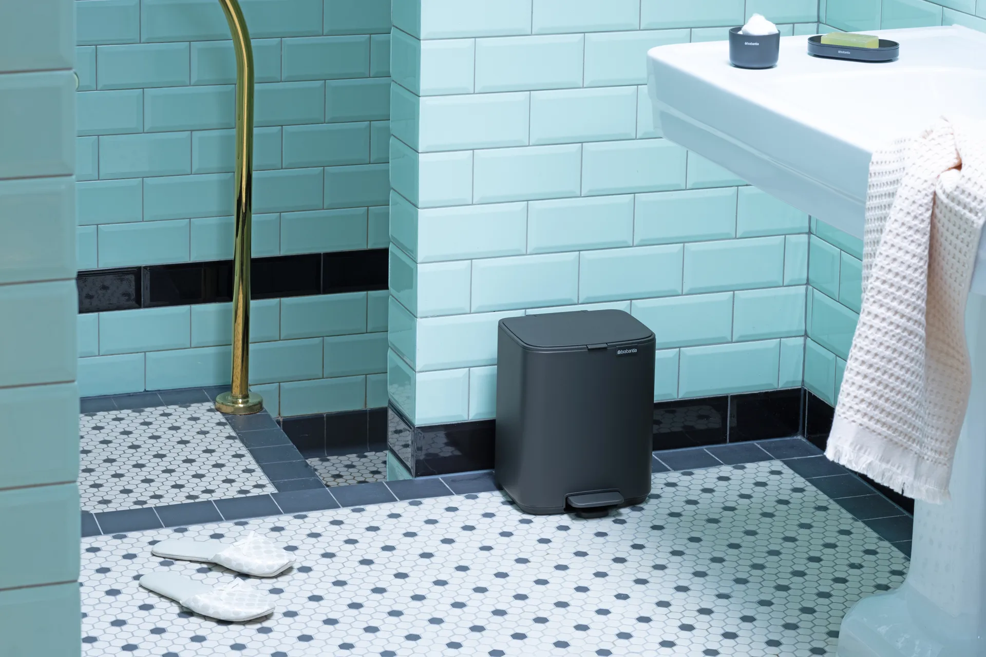 Pattumiera con pedale Bo 7 L, Mineral Infinite Grey Brabantia