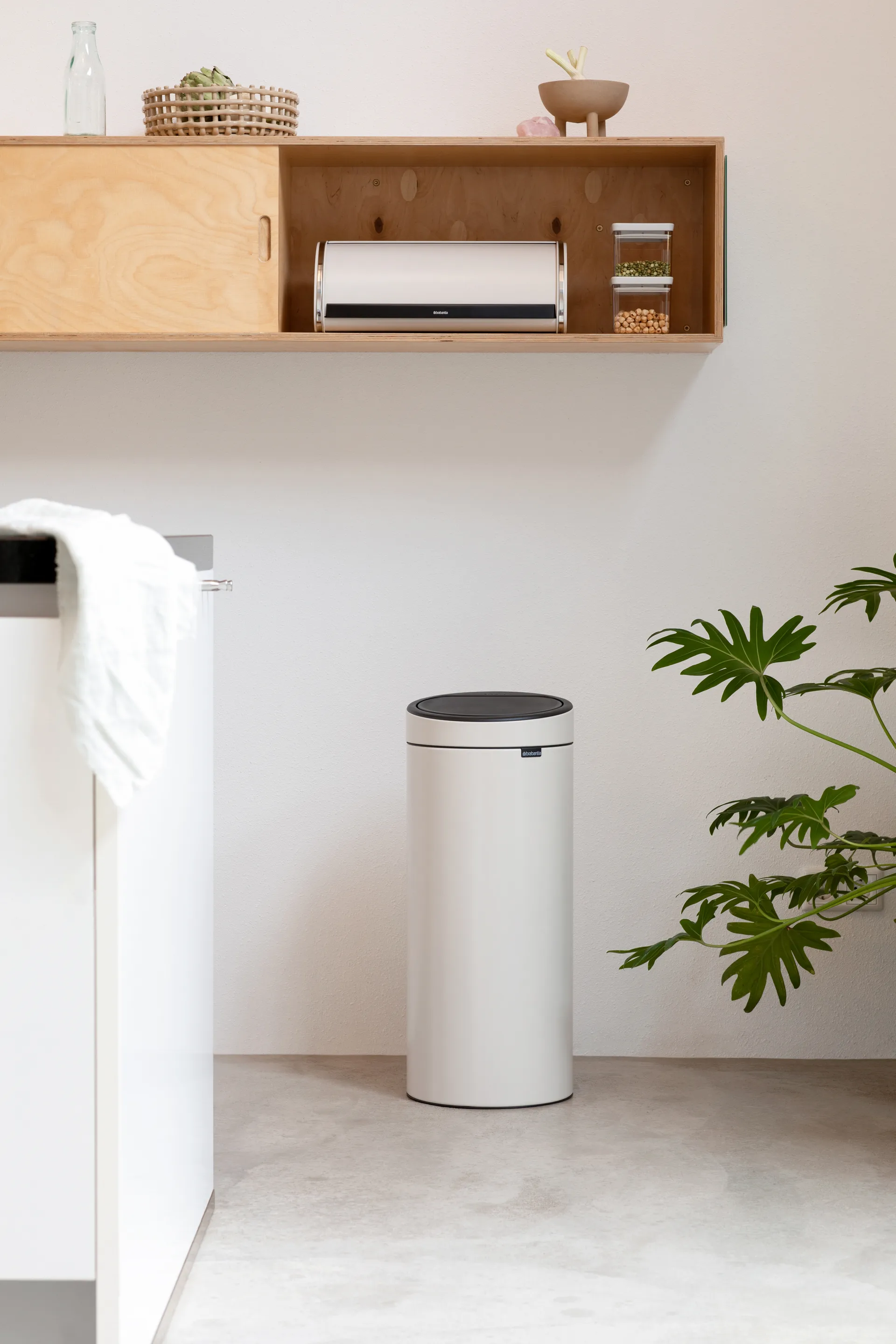 Pattumiera Touch Bin 30 litri, Soft beige Brabantia