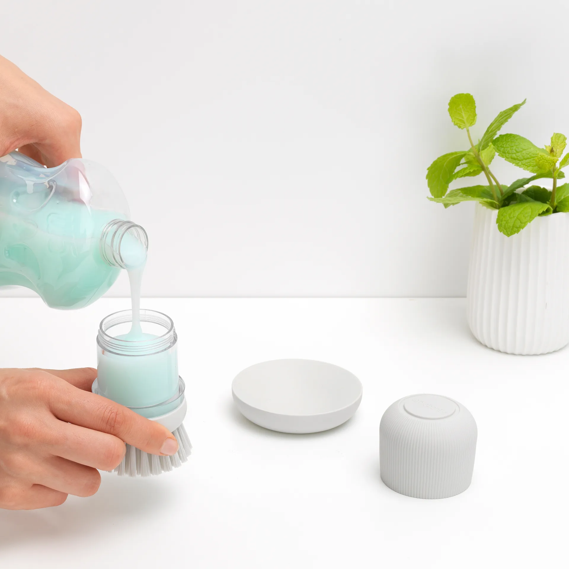 Portasapone per piatti con spazzola piatti Brabantia , grigio chiaro Brabantia