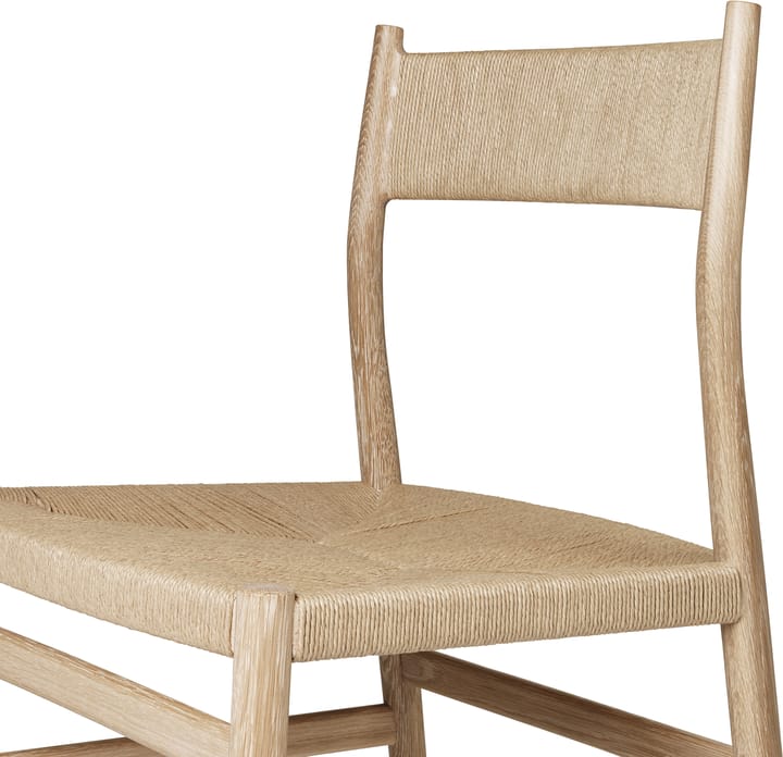 Sedia con braccioli Arv con schienale e seduta intessuti, Rovere oliato bianco, corda in carta Brdr. Krüger