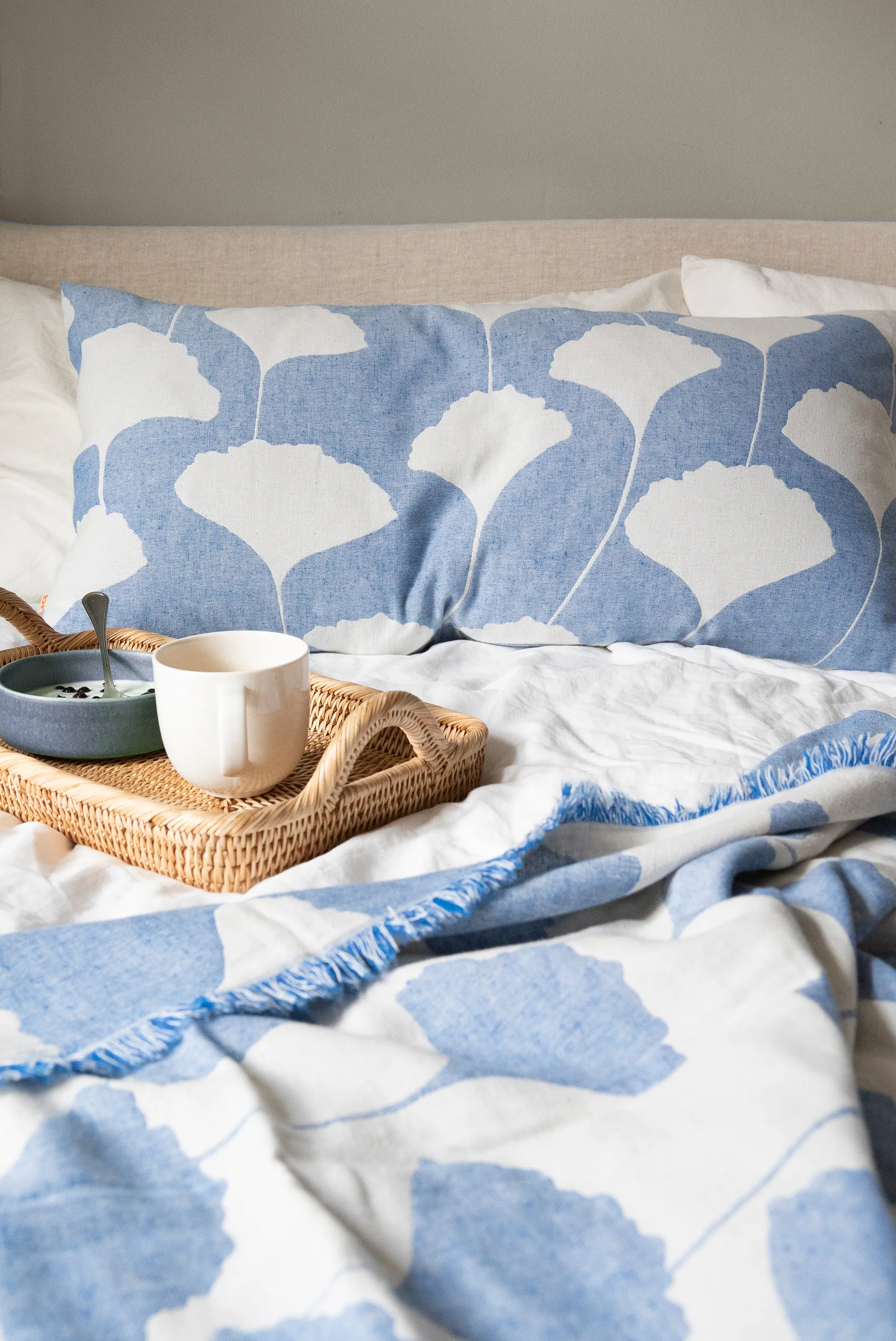 Plaid in cotone Ginko 130x170 cm, Blu-bianco (indaco) Brita Sweden