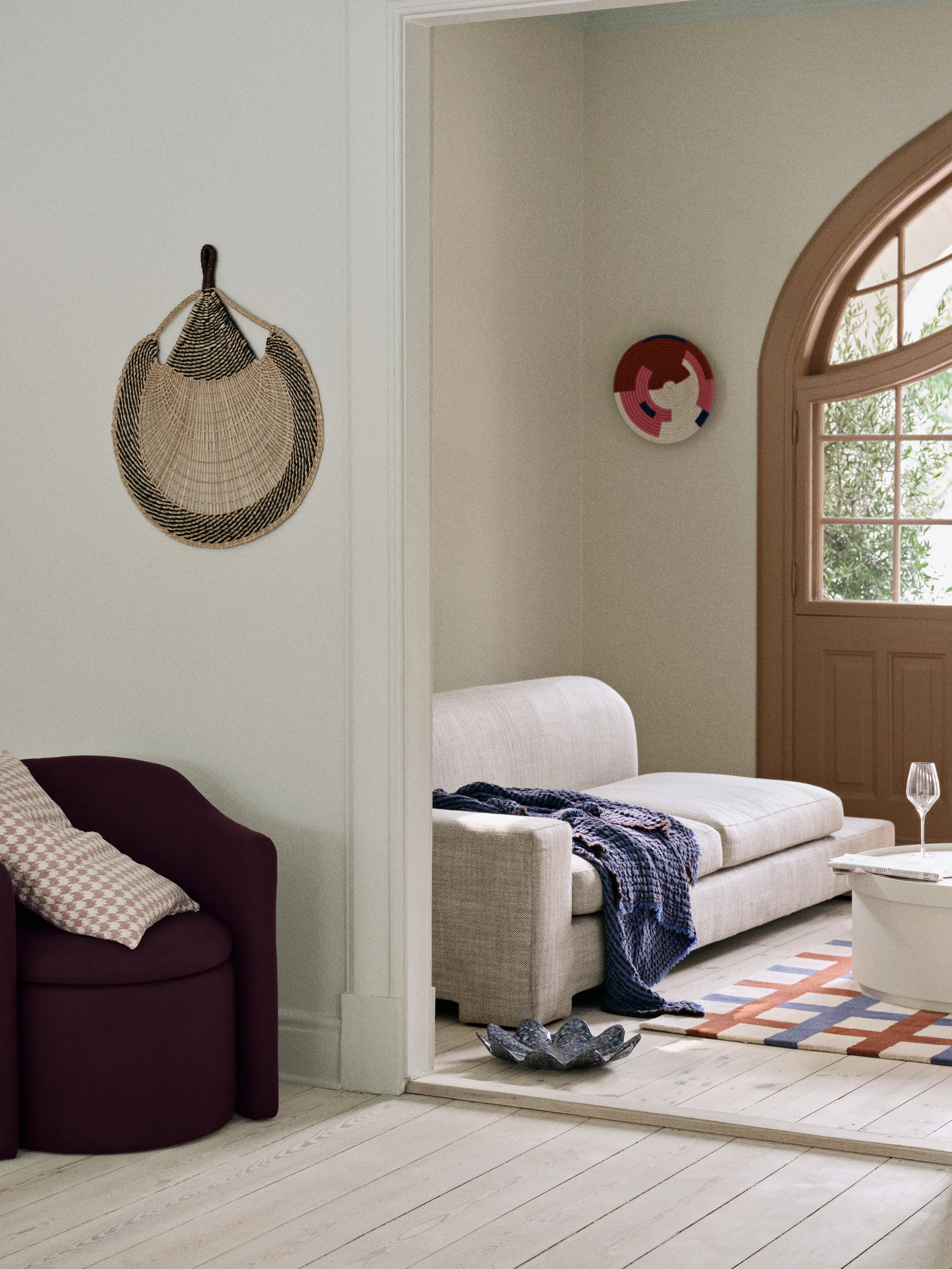 Piatto decorativo Lilja, Ø 38 , Blu intenso, bianco Broste Copenhagen