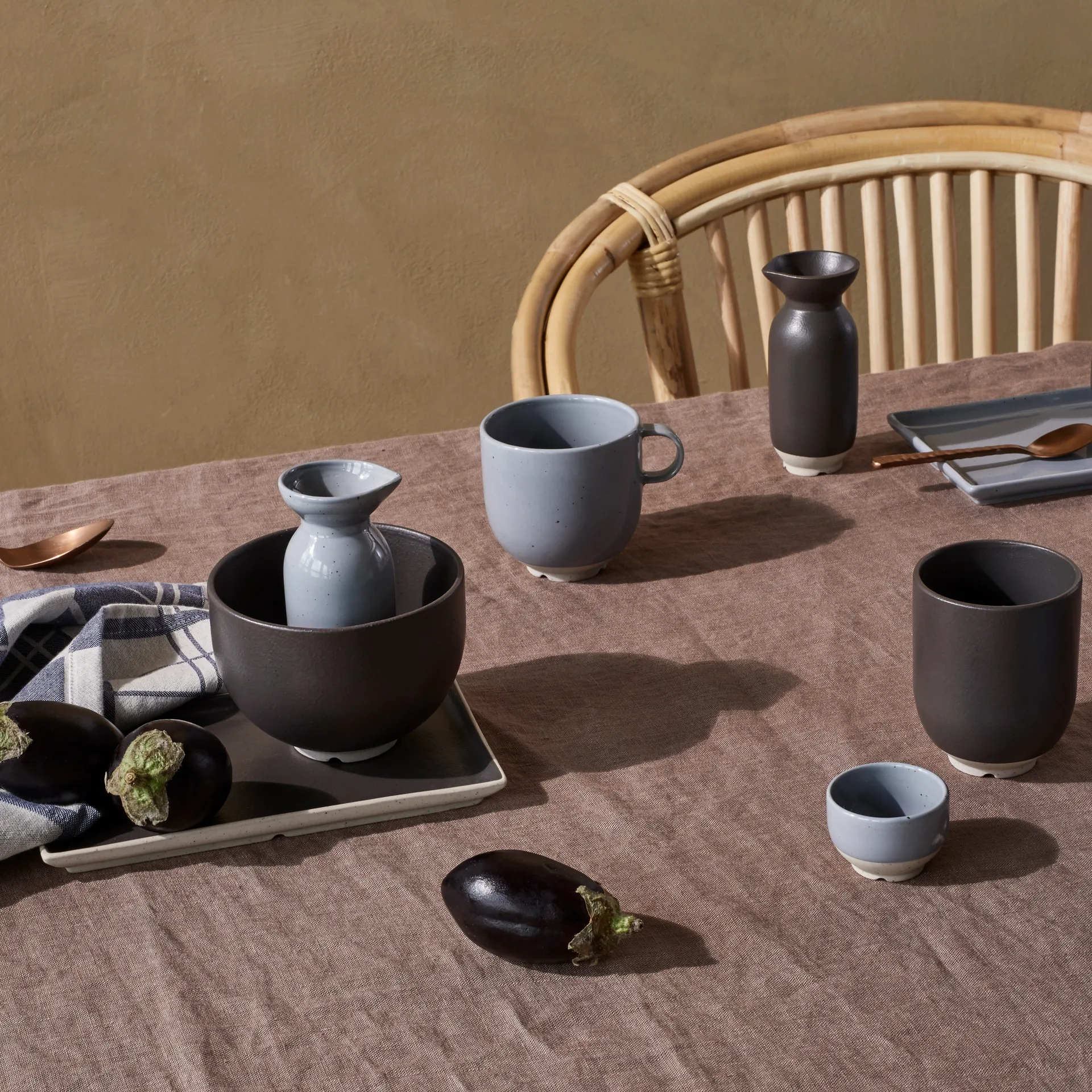 Piatto Eli 17,6x20 cm, matte charcoal Broste Copenhagen