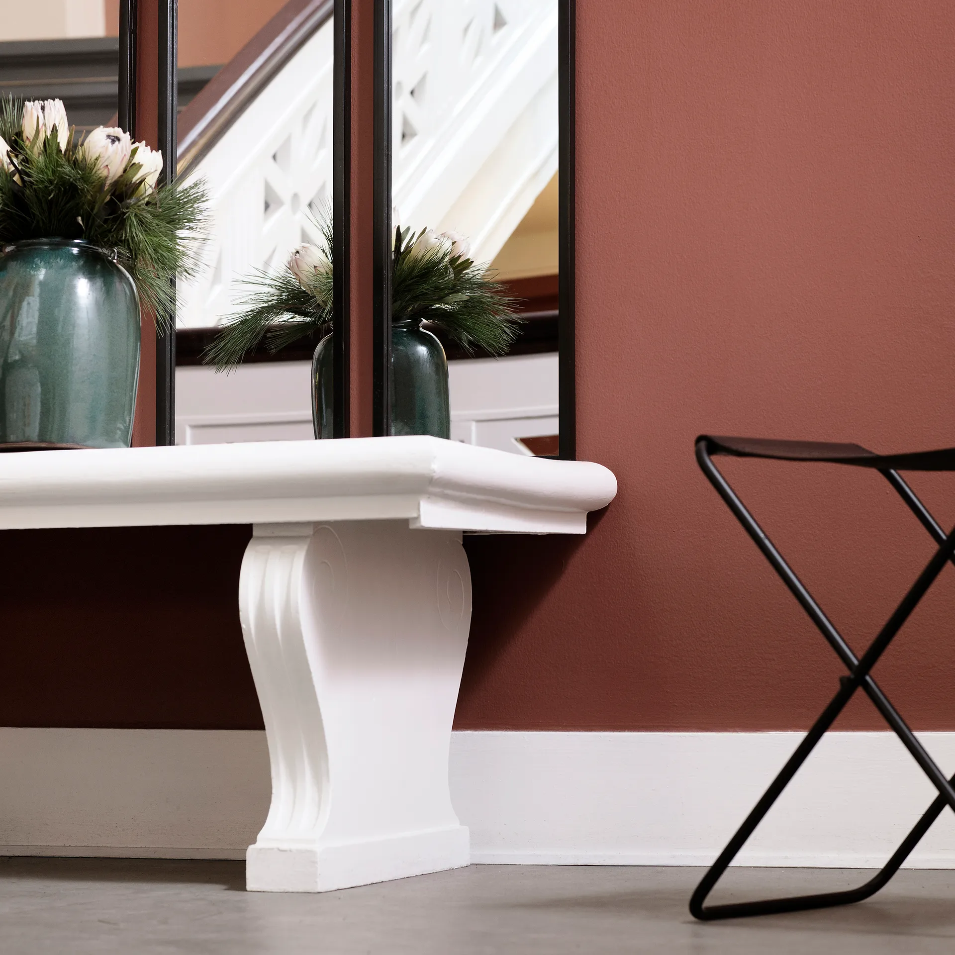 Sgabello Nola in pelle, Nero, 45 cm Broste Copenhagen