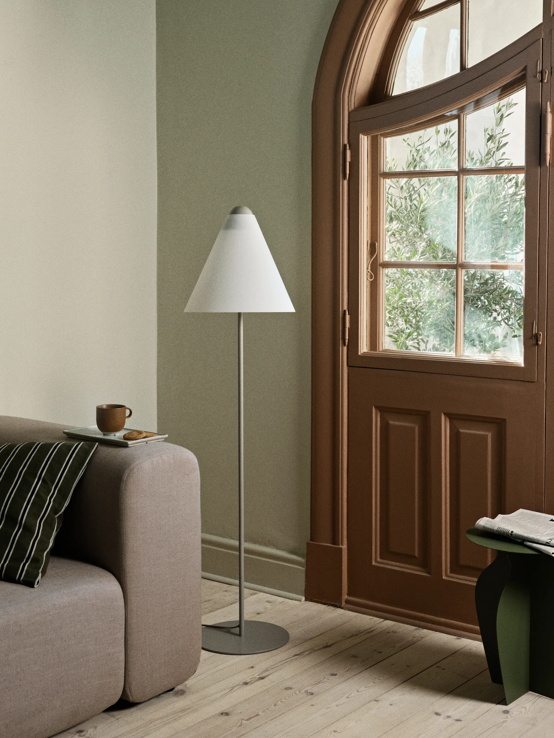 Tavolino Urna Ø35x45 cm, Grape leaf green Broste Copenhagen