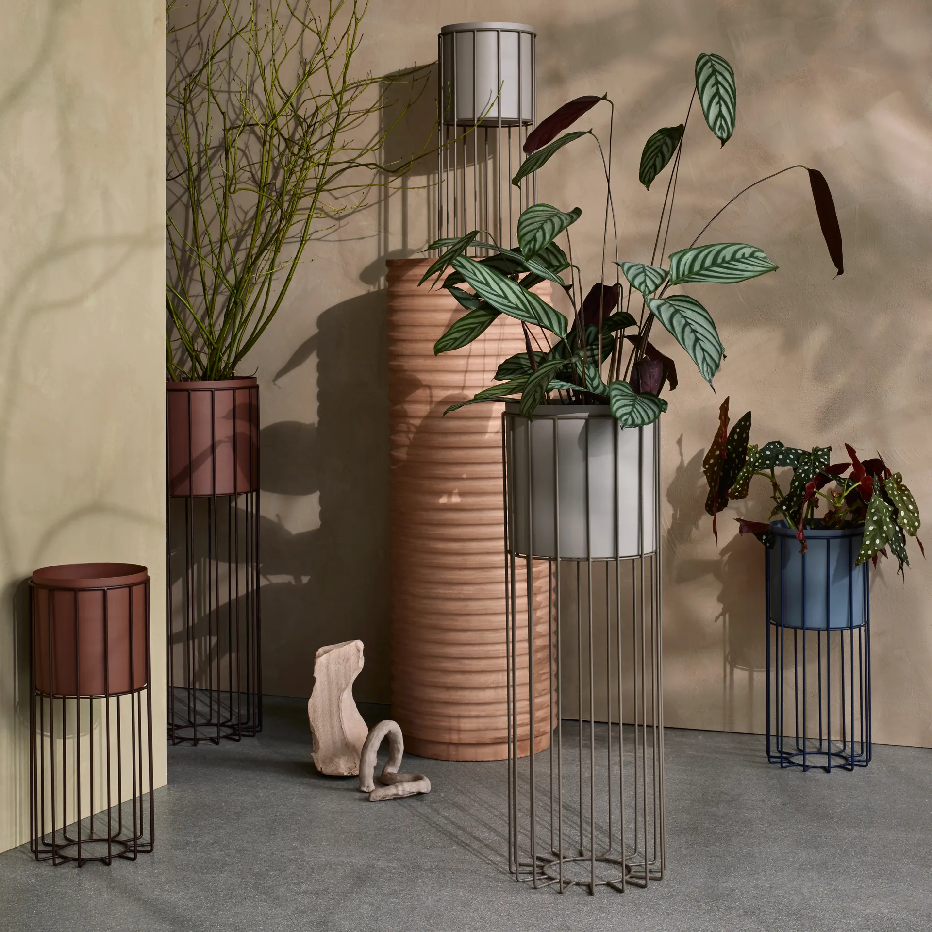 Vaso da fiori Fenja con supporto 2 parti Ø 25 cm, simply taupe  Broste Copenhagen