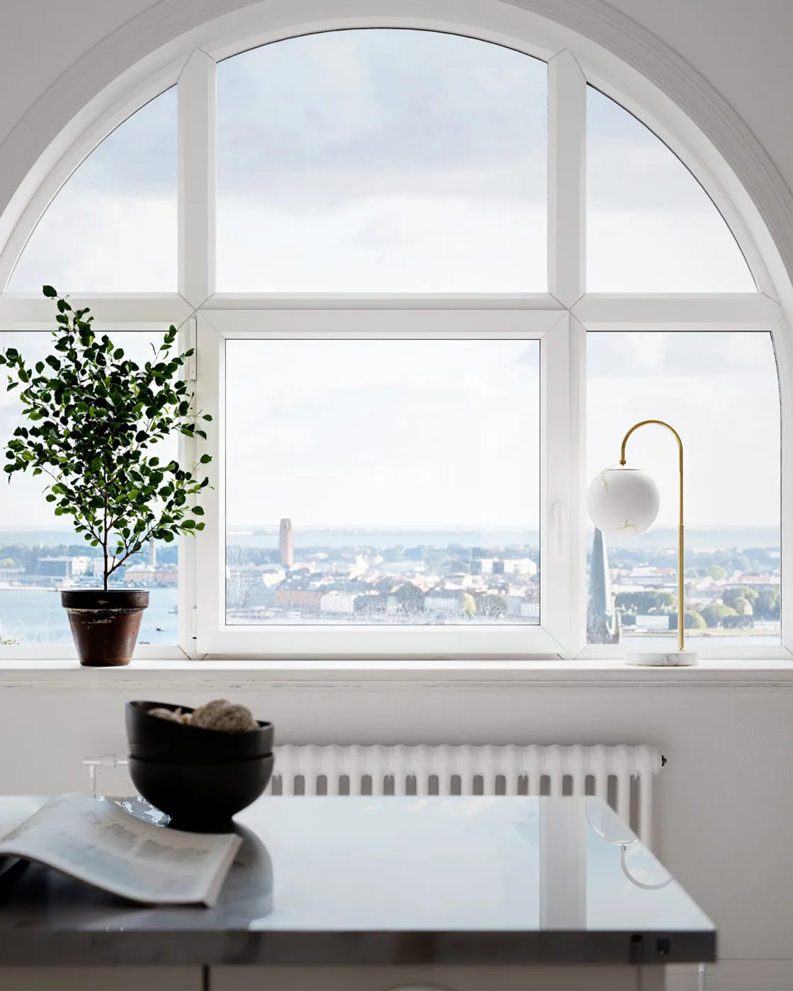 Lampada da tavolo Bellagio 60 cm, Ottone-bianco By Rydéns