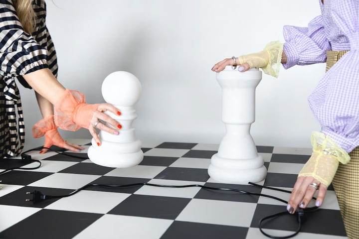 Lampada da tavolo Chess Queen, Bianco Byon