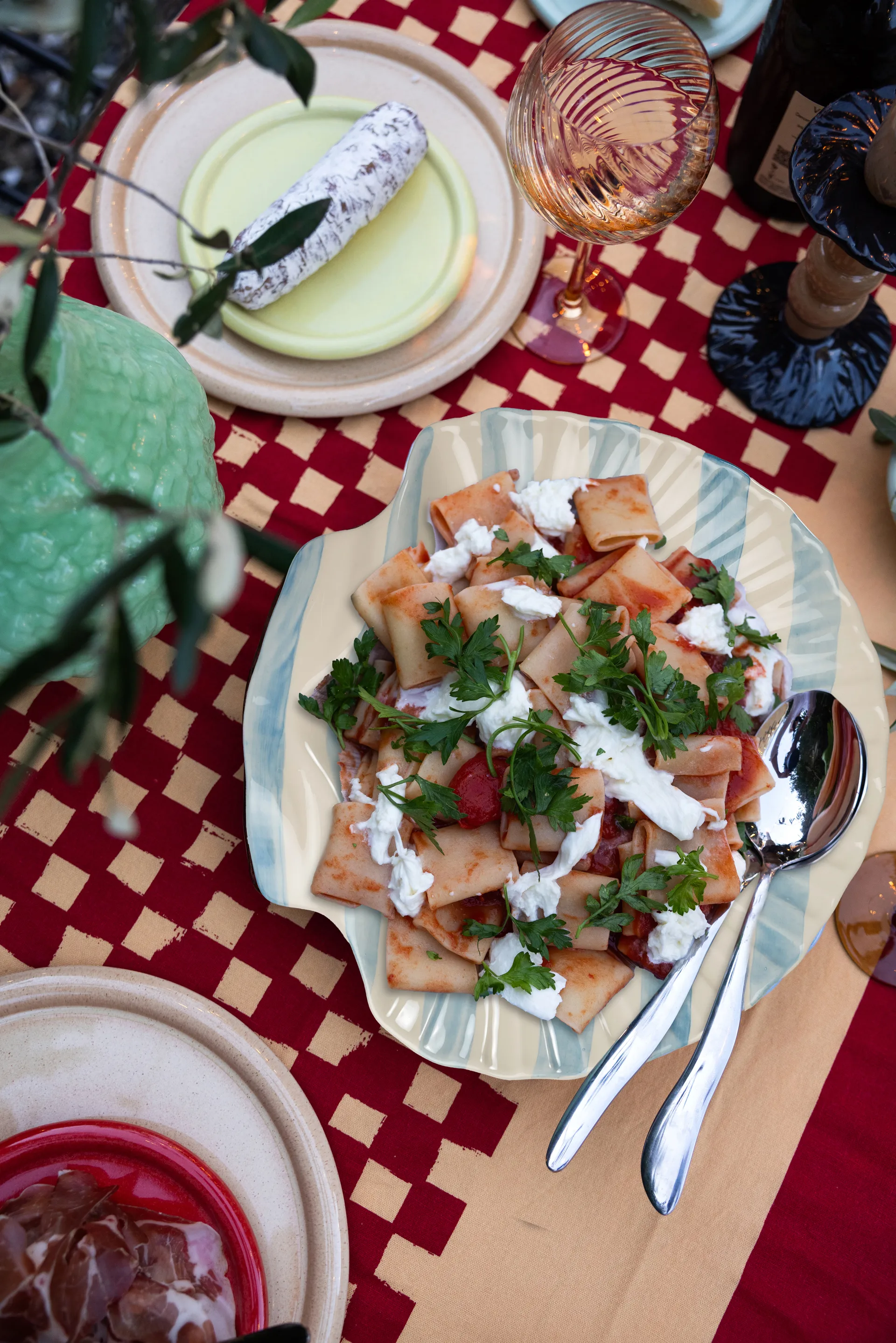 Piatto da portata Armona stripe 32x32,5 cm, Blu chiaro-bianco Byon