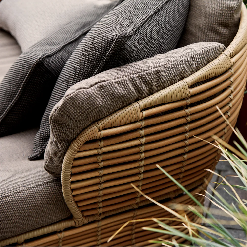 Divano Basket a 2 posti, Cuscini naturali, color talpa Cane-line