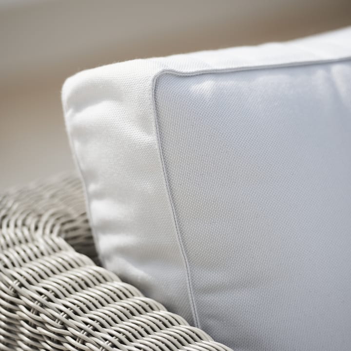 Poltrona Connect intrecciata - Taupe, set di cuscini Cane-Line Natté bianco - Cane-line