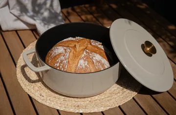 Casseruola smaltata in ghisa Combekk Ø28 cm - Sabbia con manopola dorata - Combekk