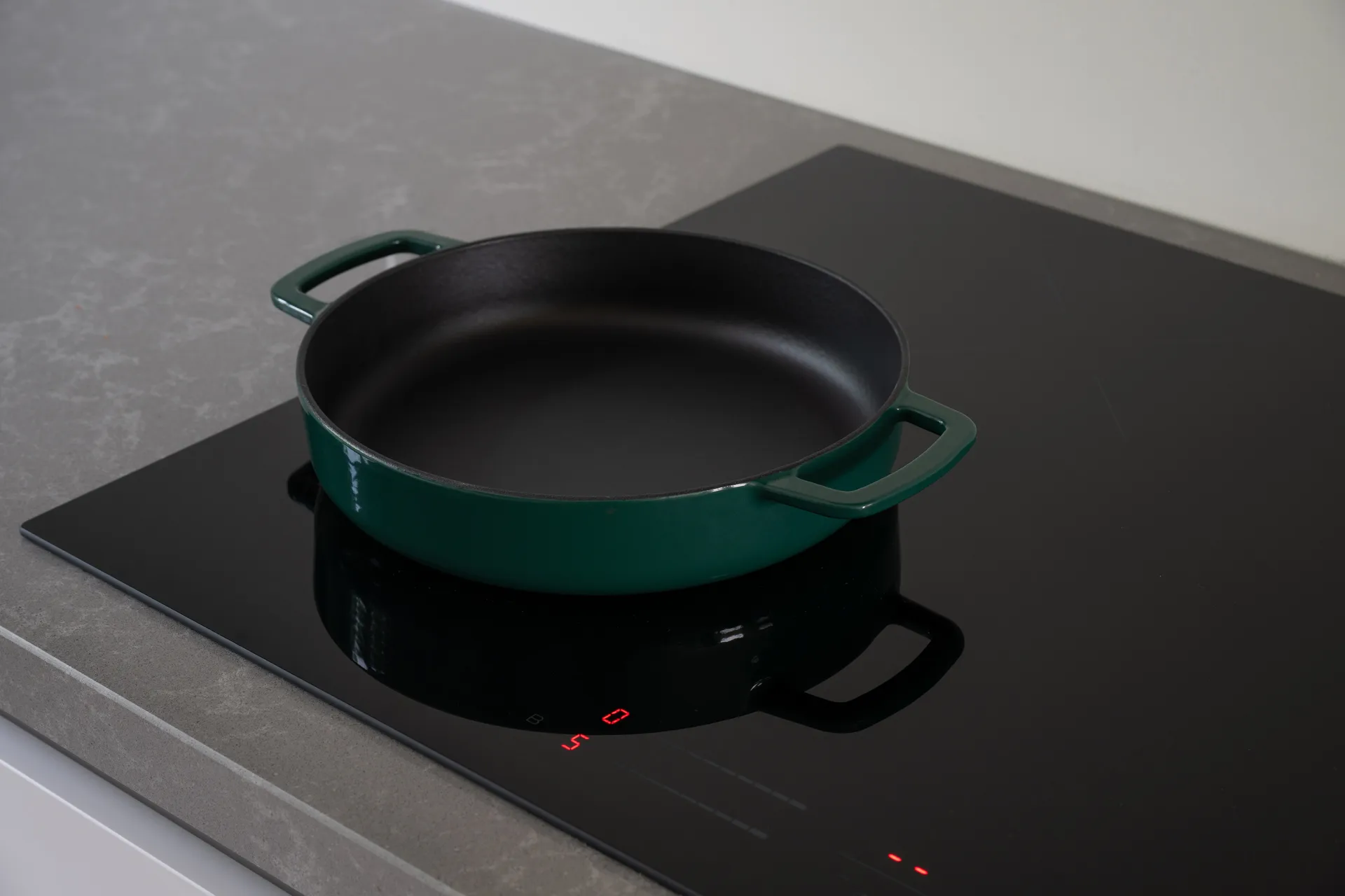 Padella smaltata in ghisa Combekk Ø28 cm, Verde agrifoglio Combekk