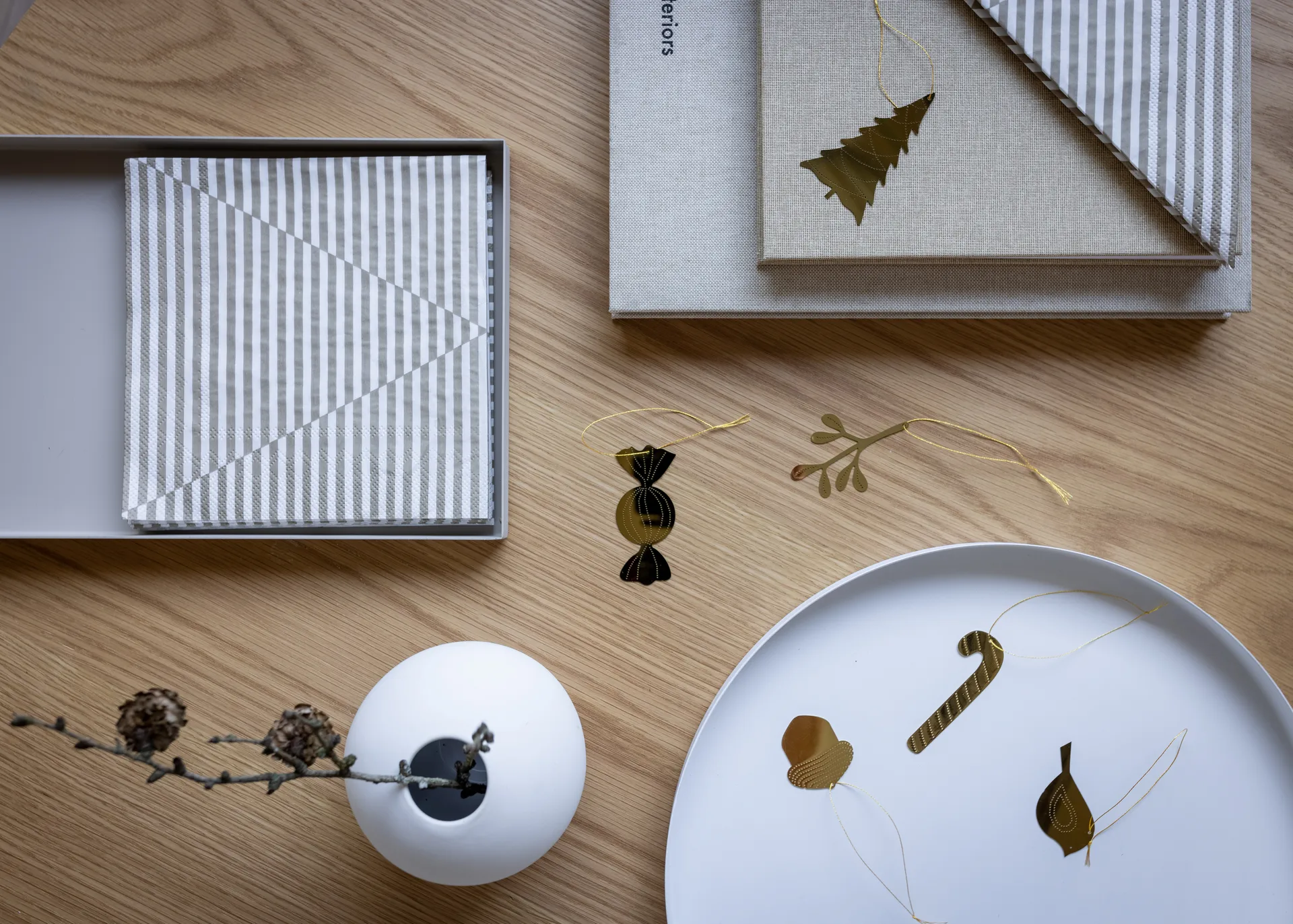 Decorazioni natalizie in ottone Cooee, confezione da 4, Vischio Cooee Design