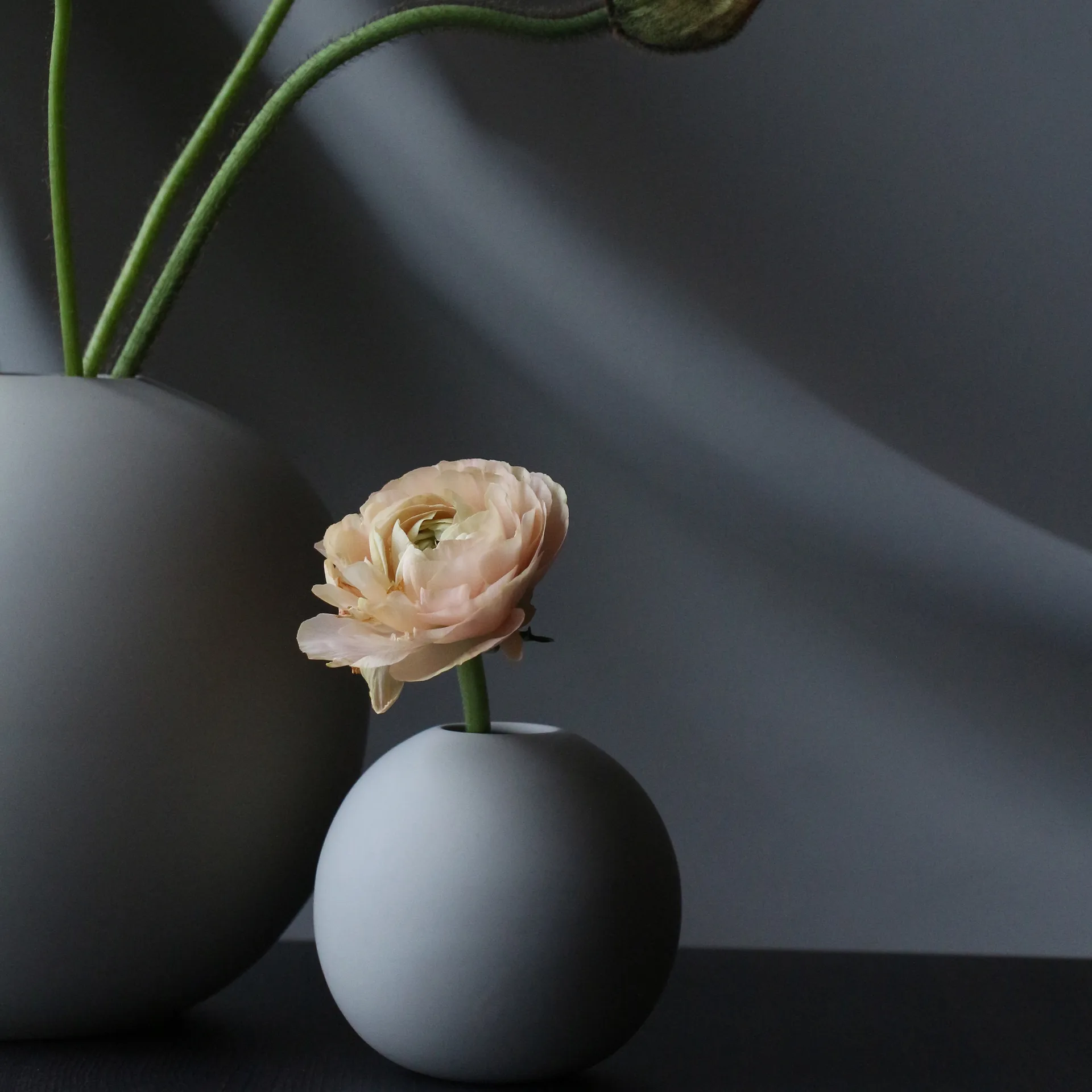 Vaso Ball grigio, 8 cm Cooee Design