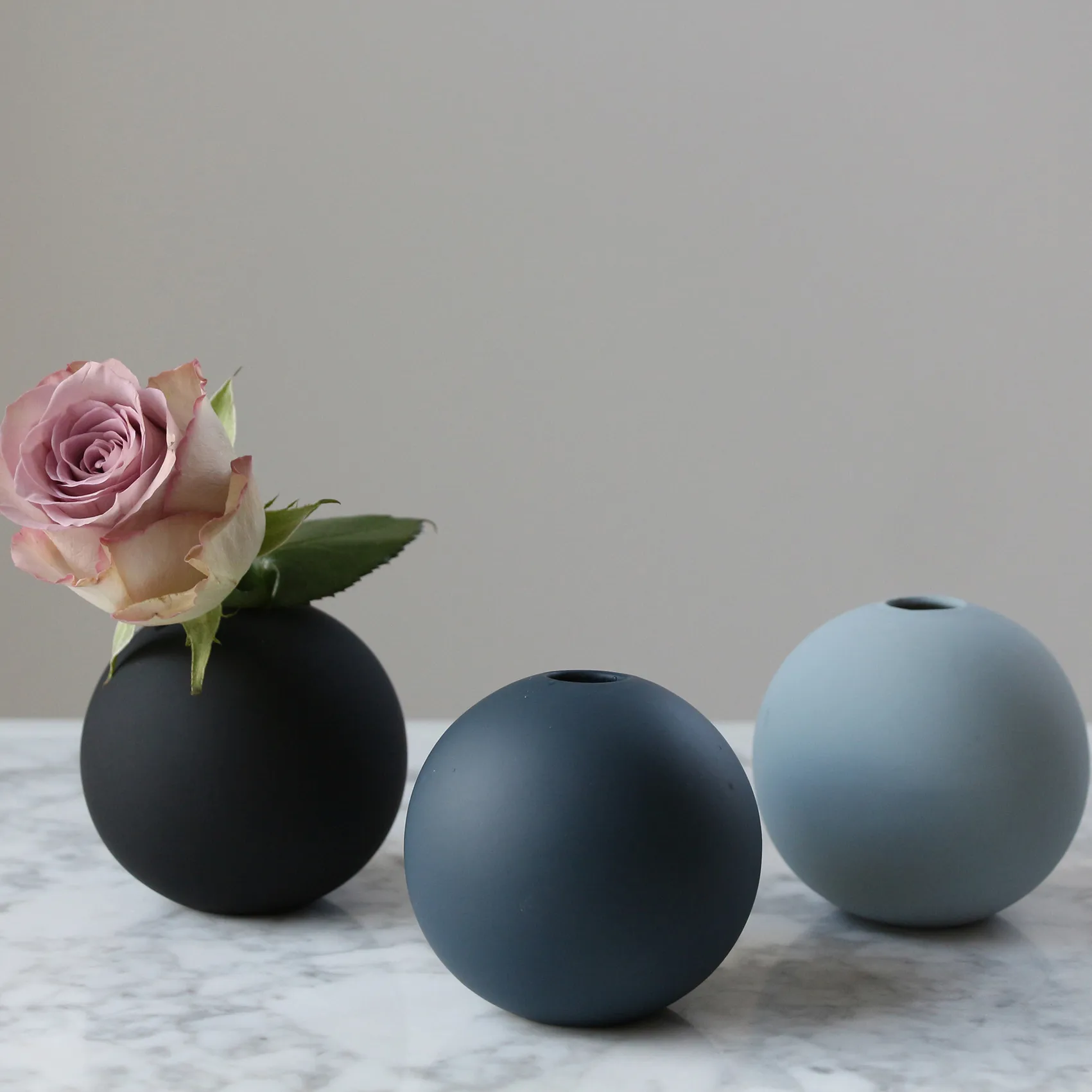 Vaso Ball midnight blue, 8 cm Cooee Design