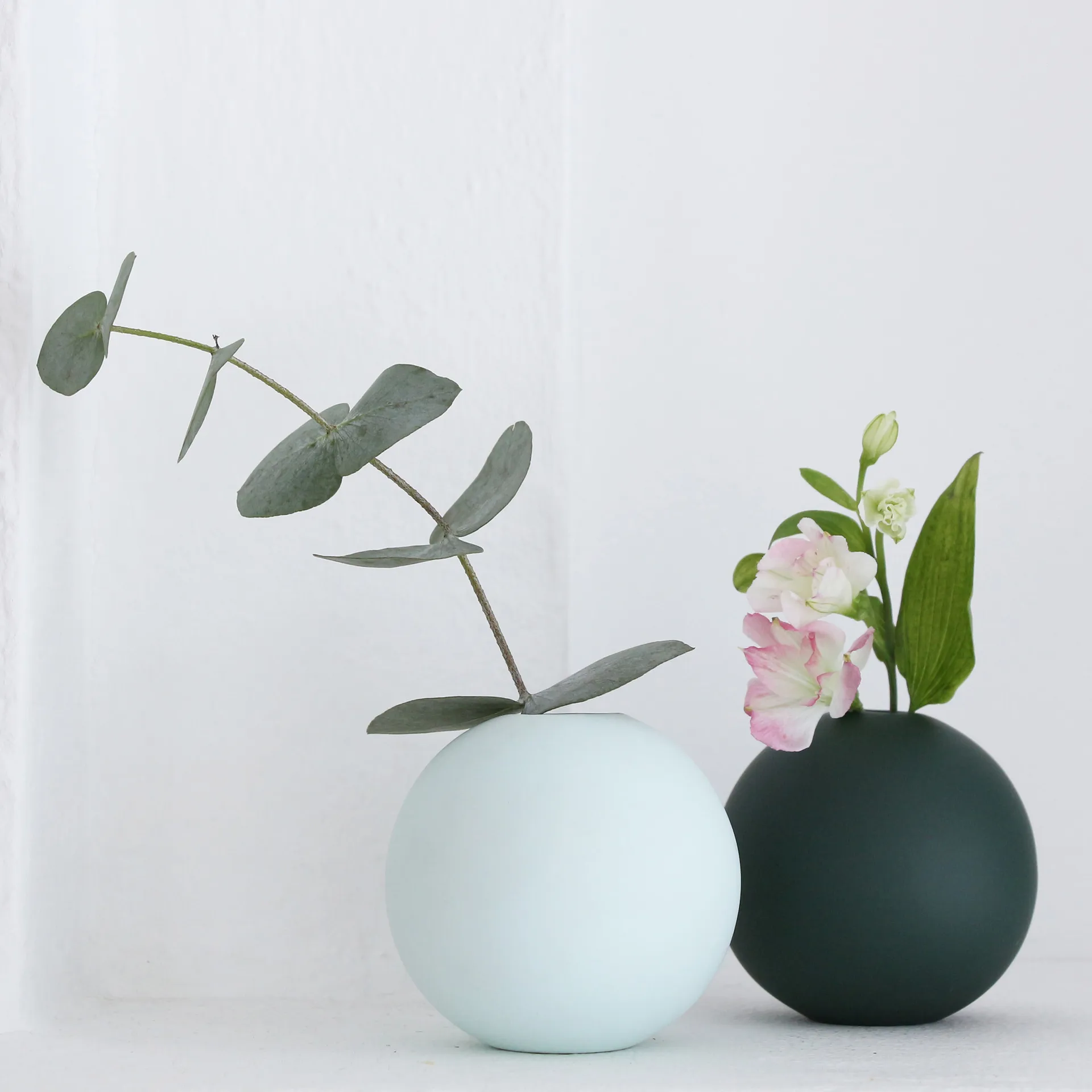 Vaso Ball verde scuro, 8 cm Cooee Design