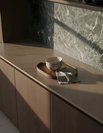 Vassoio Woody - Rovere tinto scuro, 28x40 cm - Cooee Design