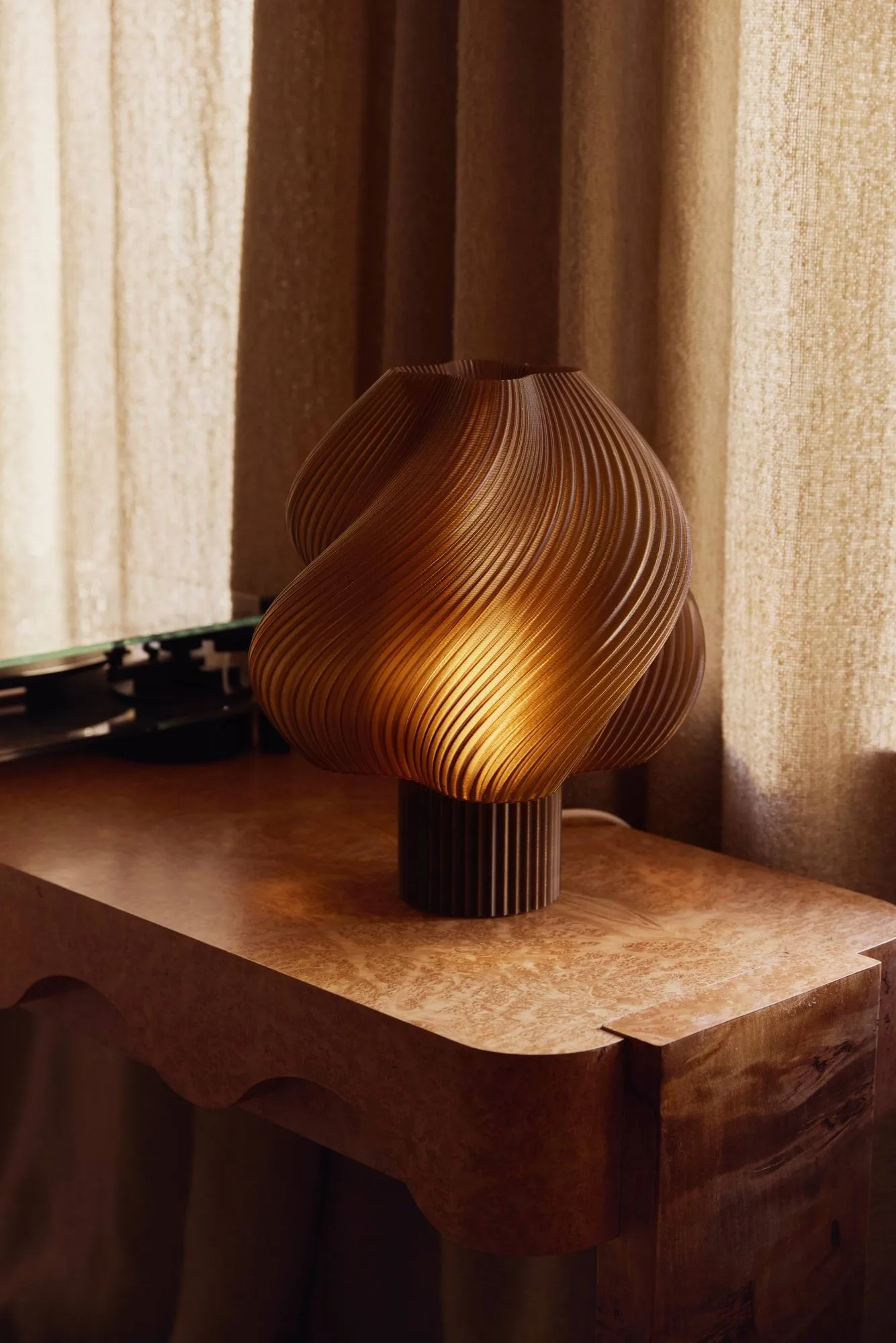 Lampada da tavolo Soft Serve, Caramel, Grande, 34 cm Crème Atelier