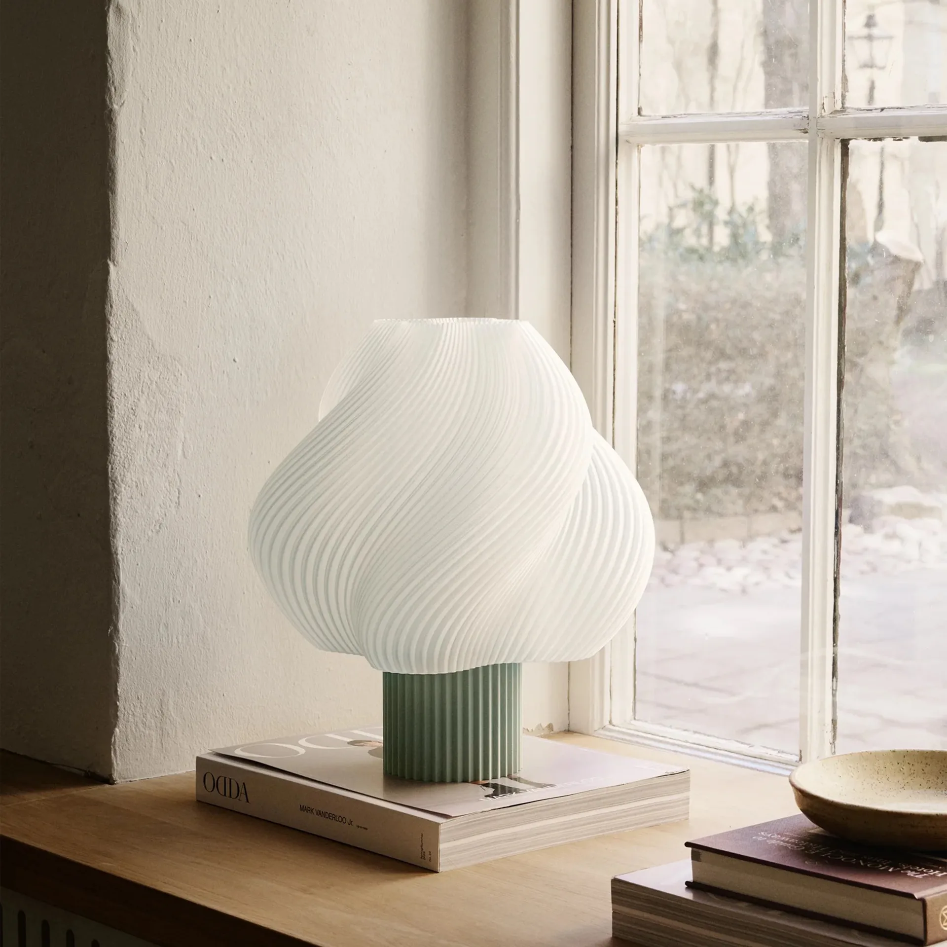 Lampada da tavolo Soft Serve, Matcha, Grande, 34 cm Crème Atelier