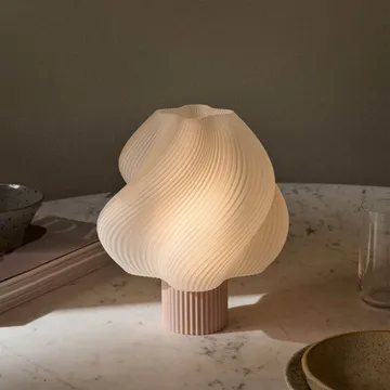 Soft Serve lampada da tavolo portatile - Fragola selvatica, 23 cm - Crème Atelier