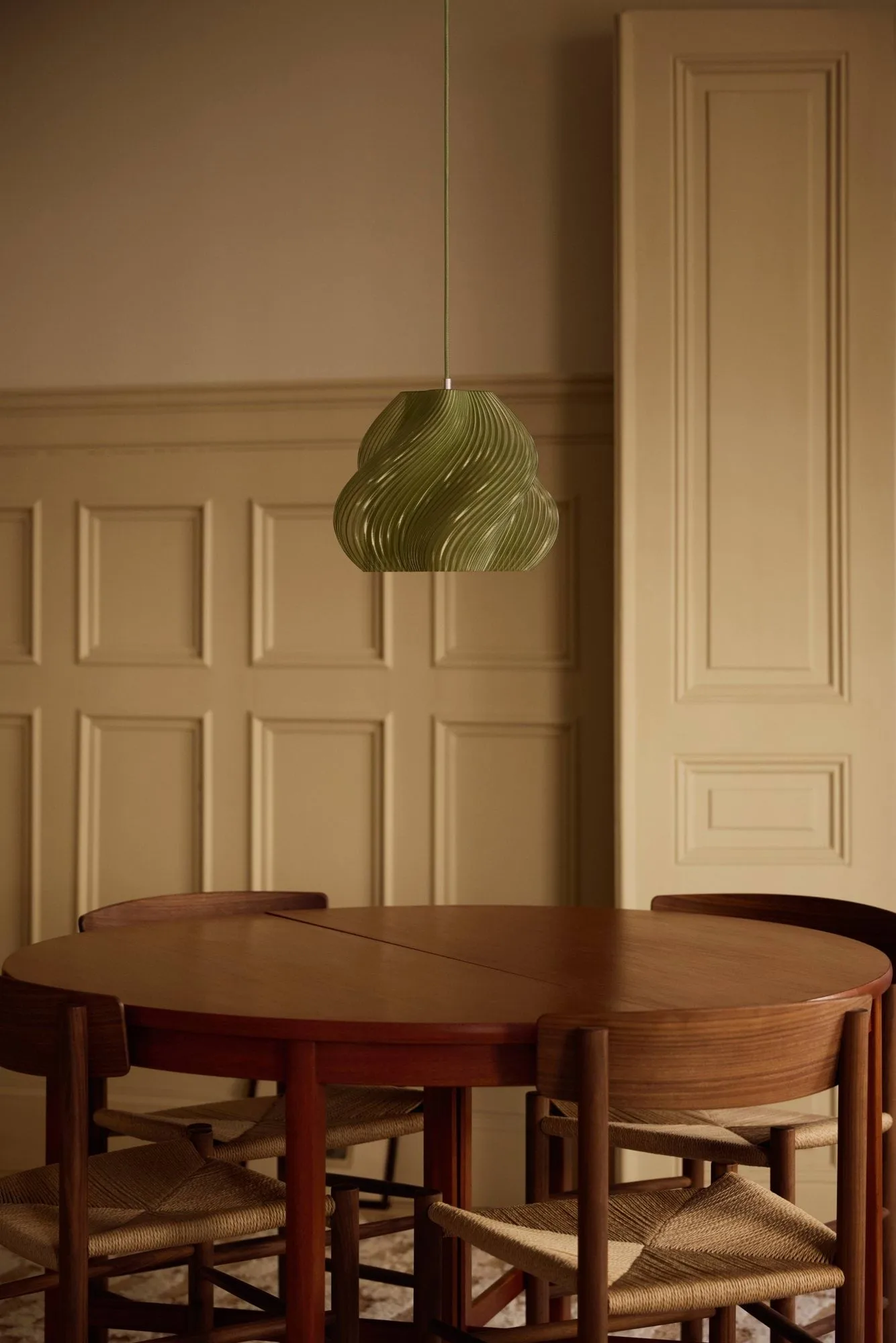 Soft Serve pendente, Olive-cromo, 02, 25 cm Crème Atelier