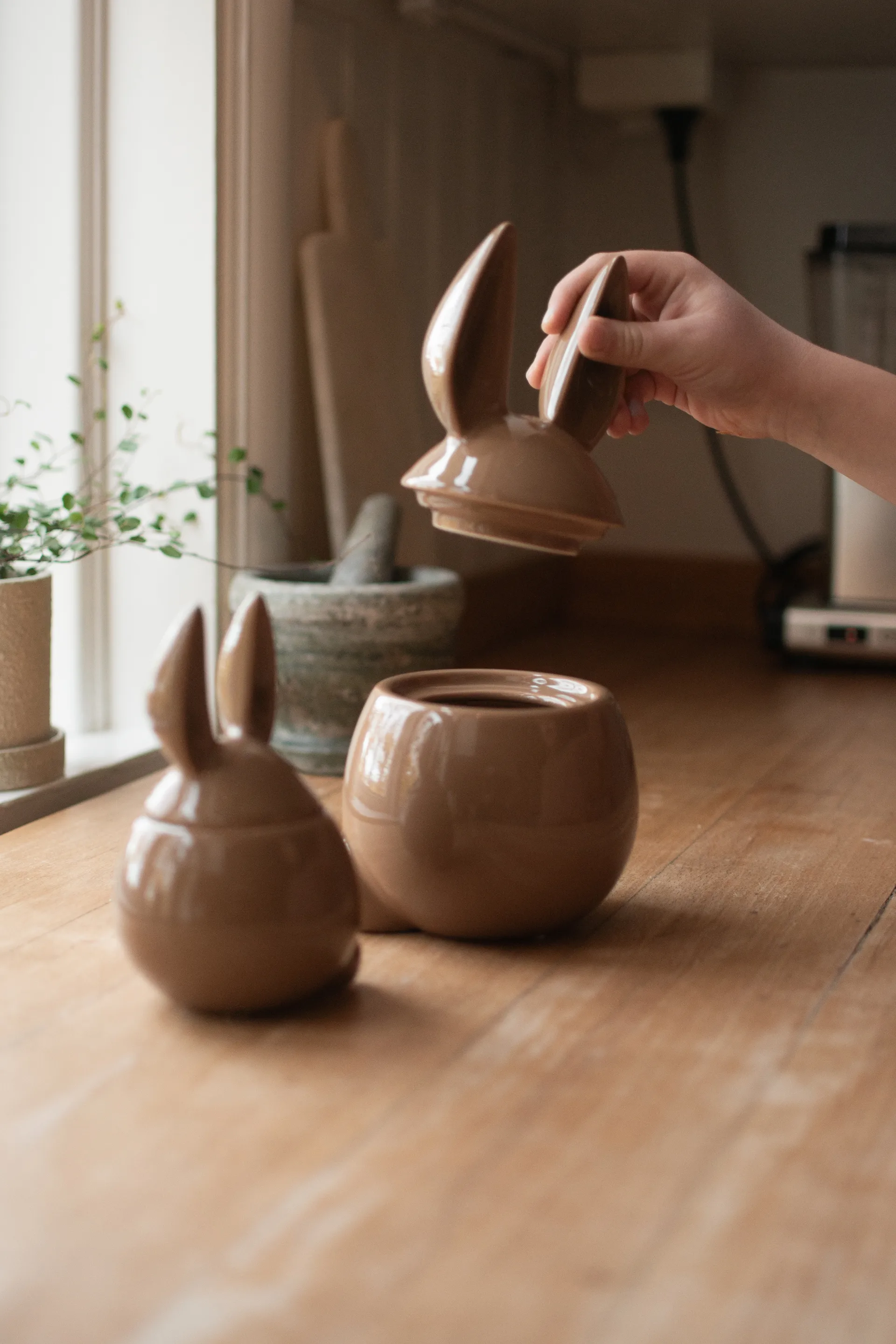 DBKD Eating rabbit ciotola grande, Nocciola lucido DBKD