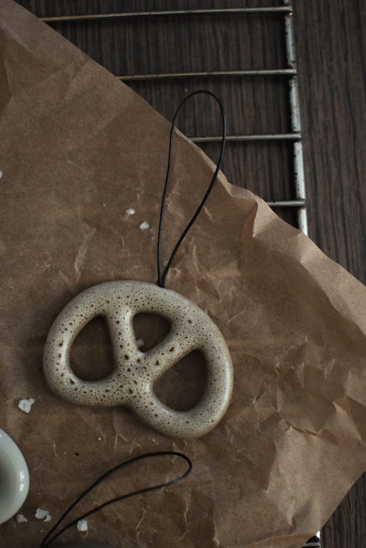 Decorazione da appendere a forma di pretzel, Beige DBKD