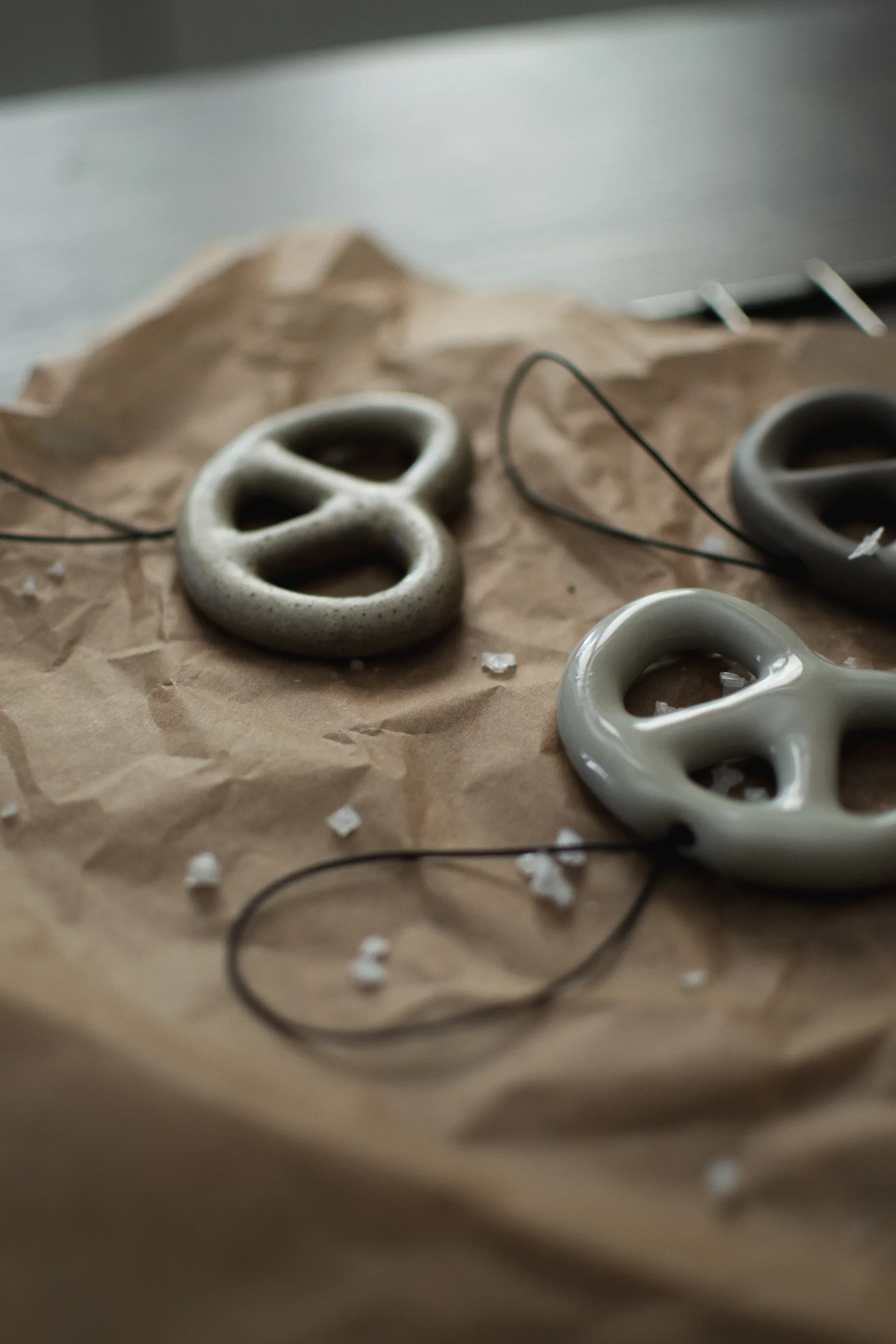 Decorazione da appendere a forma di pretzel, Beige DBKD