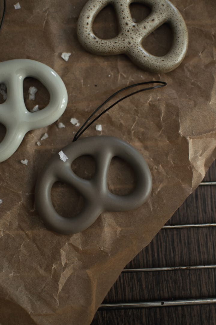 Decorazione da appendere a forma di pretzel, Dust DBKD