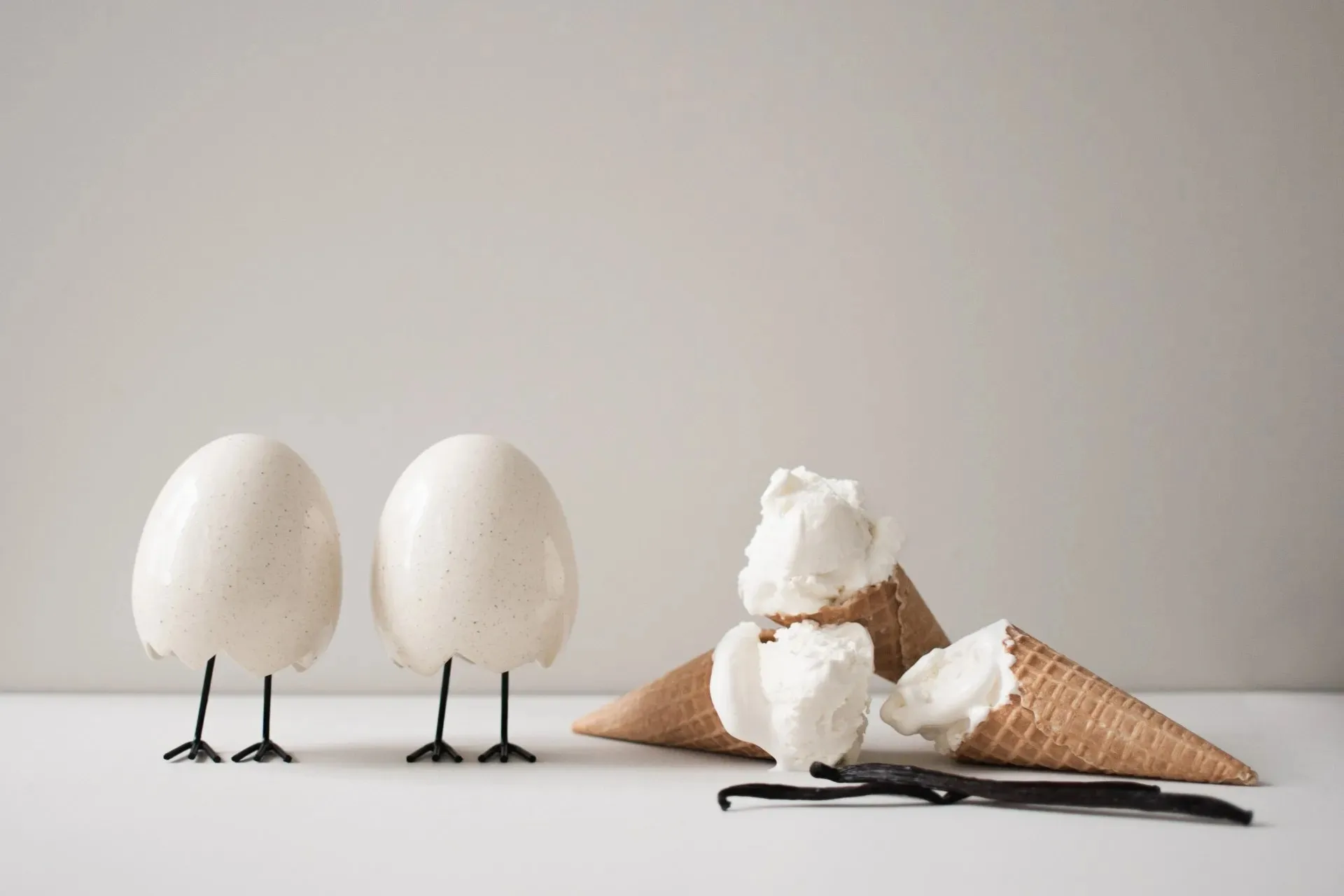 Decorazione pasquale Happy feet, Vaniglia DBKD