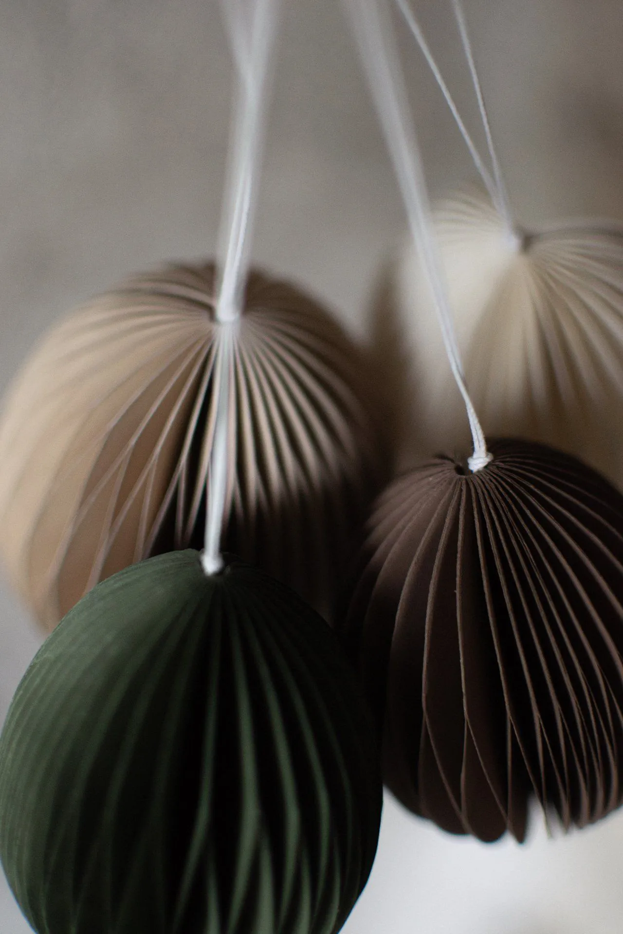 Pendente di Pasqua in carta Ovoid 7 cm, Sabbia DBKD