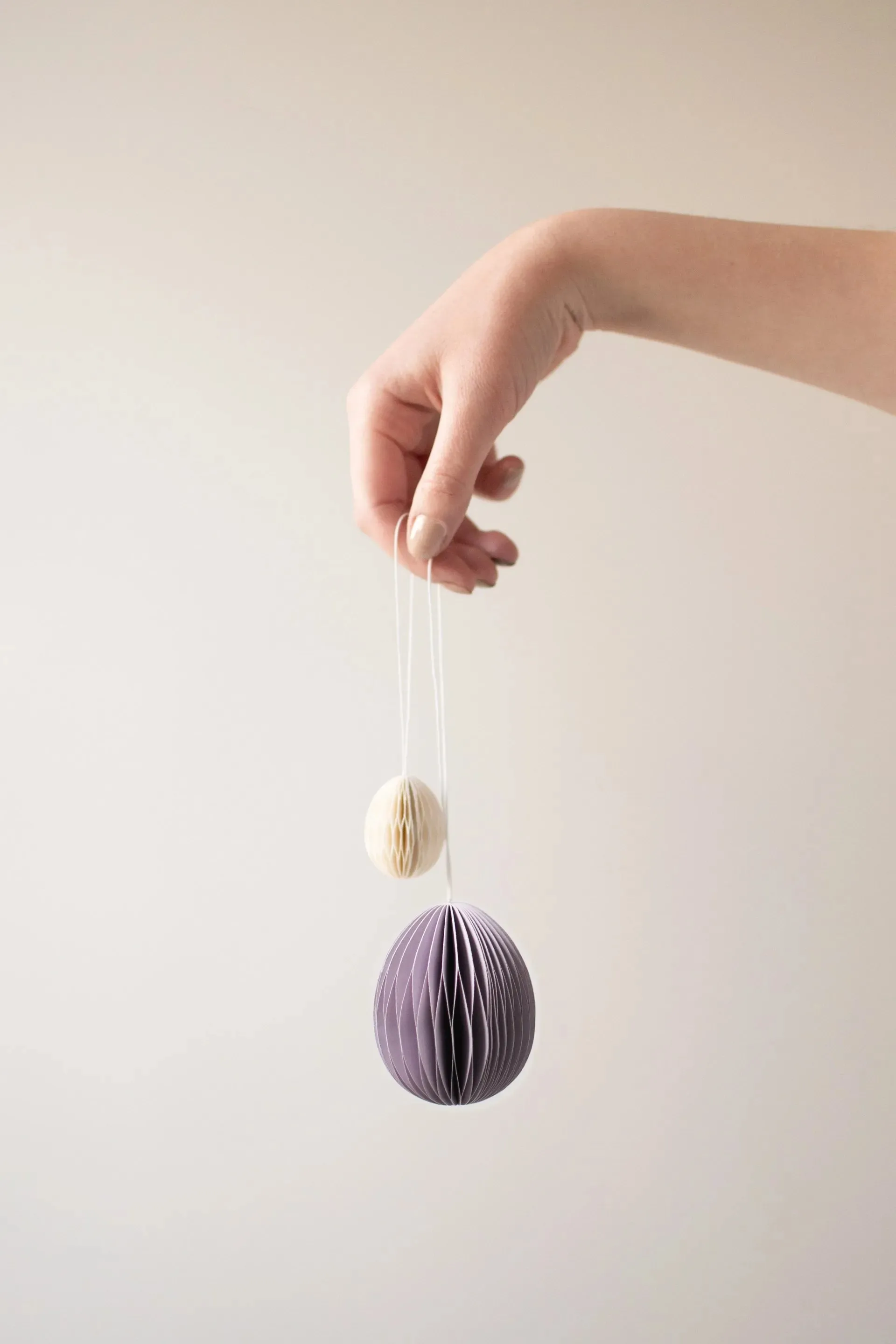 Pendente di Pasqua in carta Ovoid piccolo 4 cm, Bianco DBKD