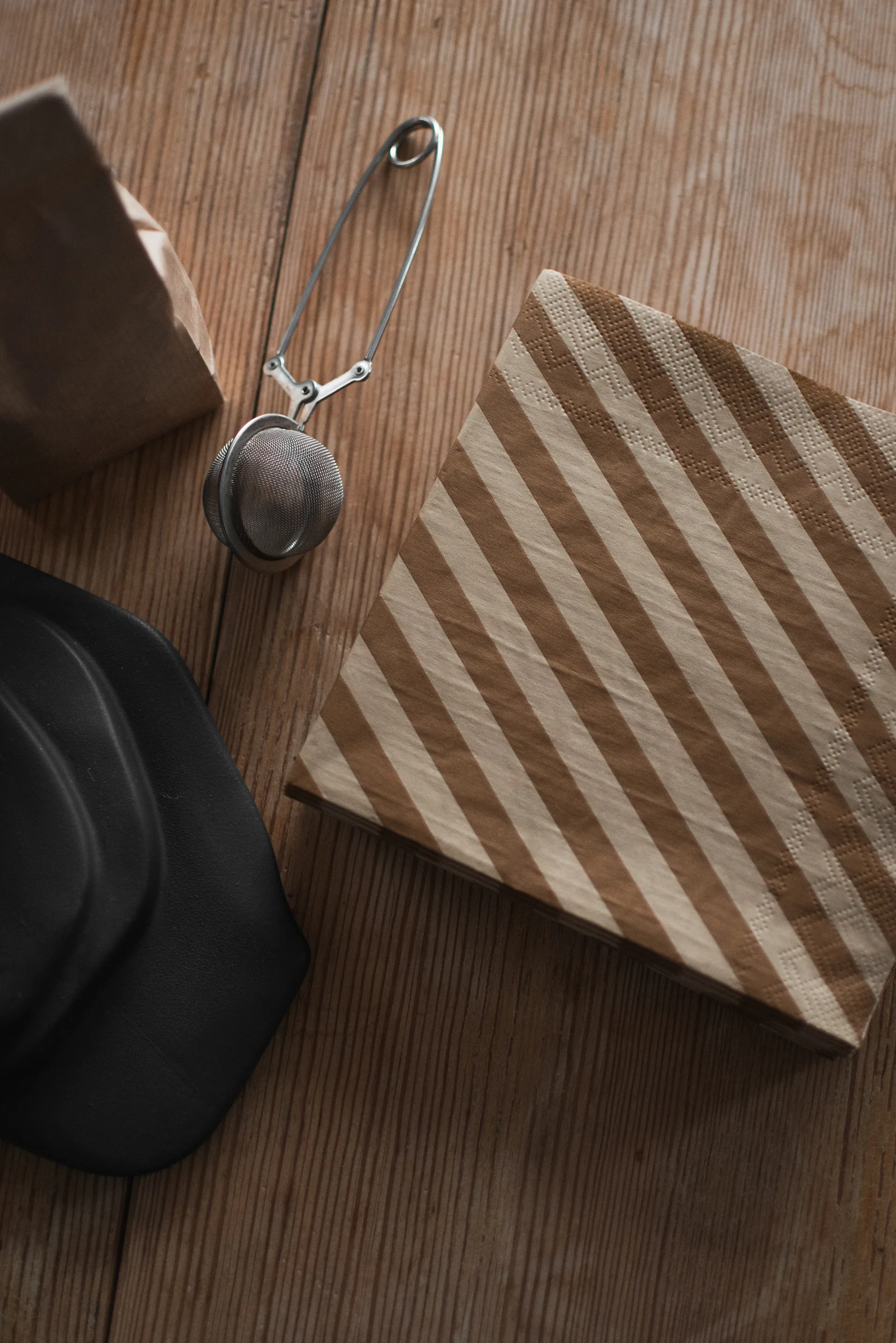 Tovagliolo di carta Stripe 33x33 cm confezione da 20, Nocciola DBKD