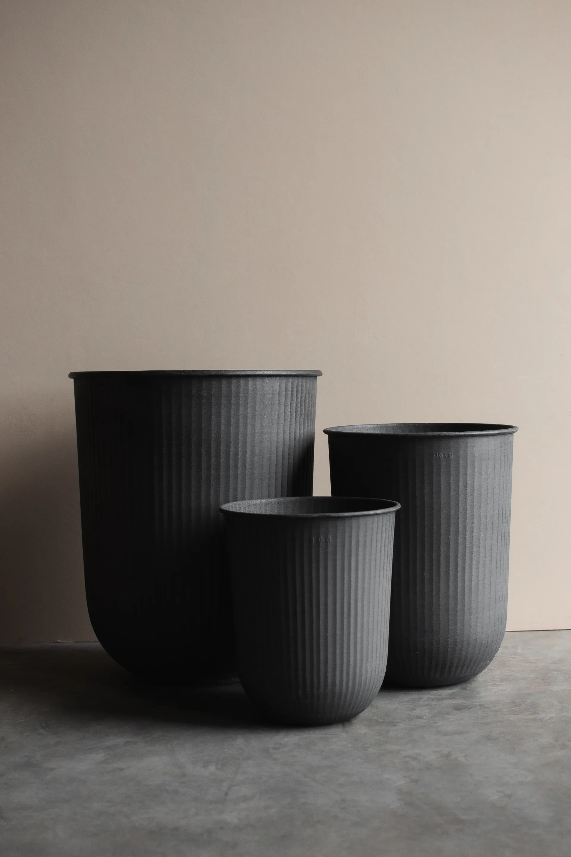 Vaso per fiori a righe Out 3 pezzi, Nero DBKD