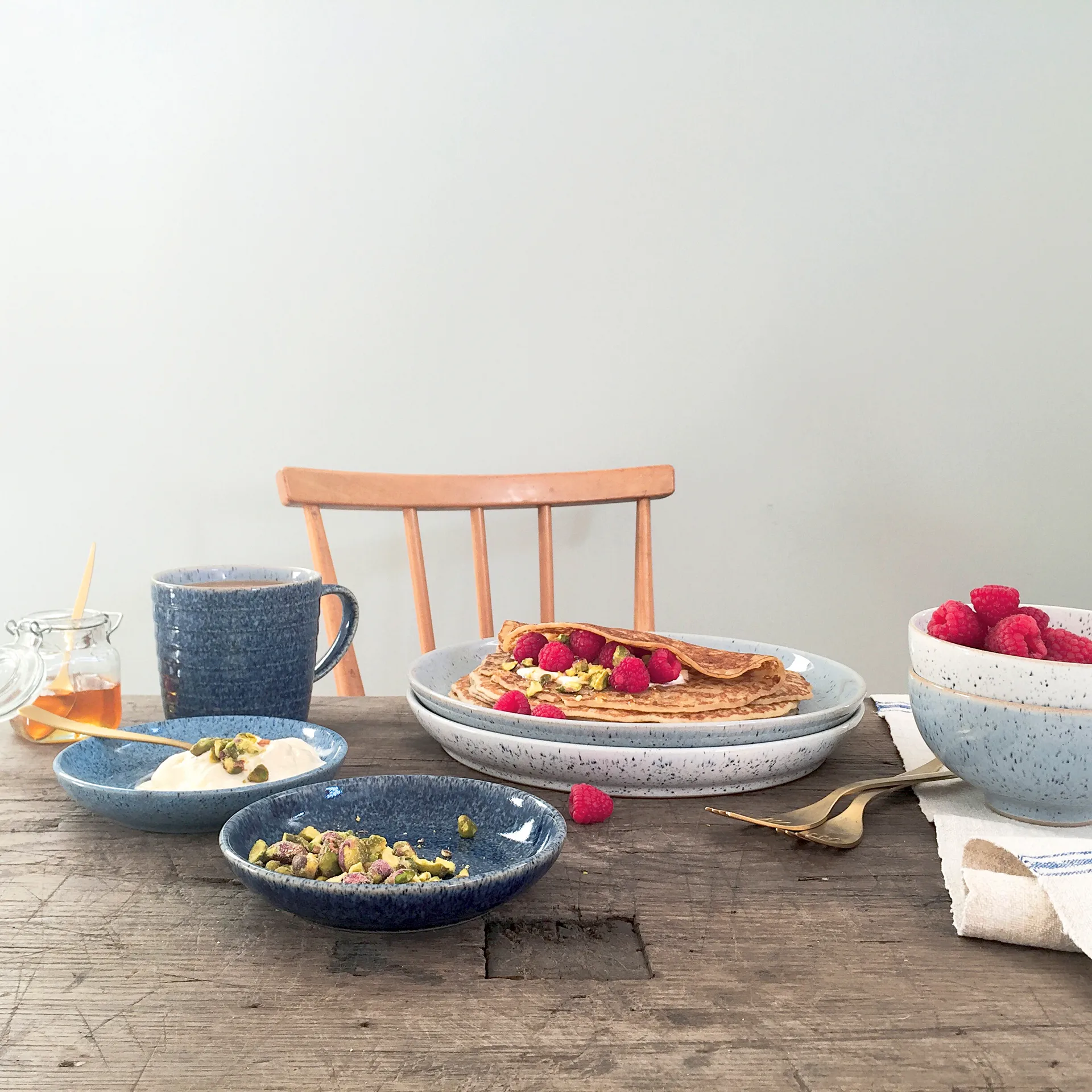 Tazza rigata Studio Blue, 40 cl, Selce, gesso Denby