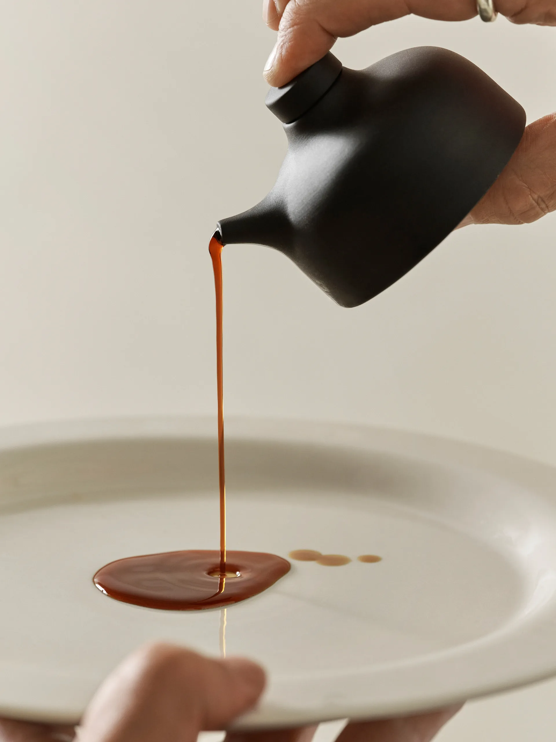 Bottiglia salsa di soia Sand 12 cl, Black clay Design House Stockholm