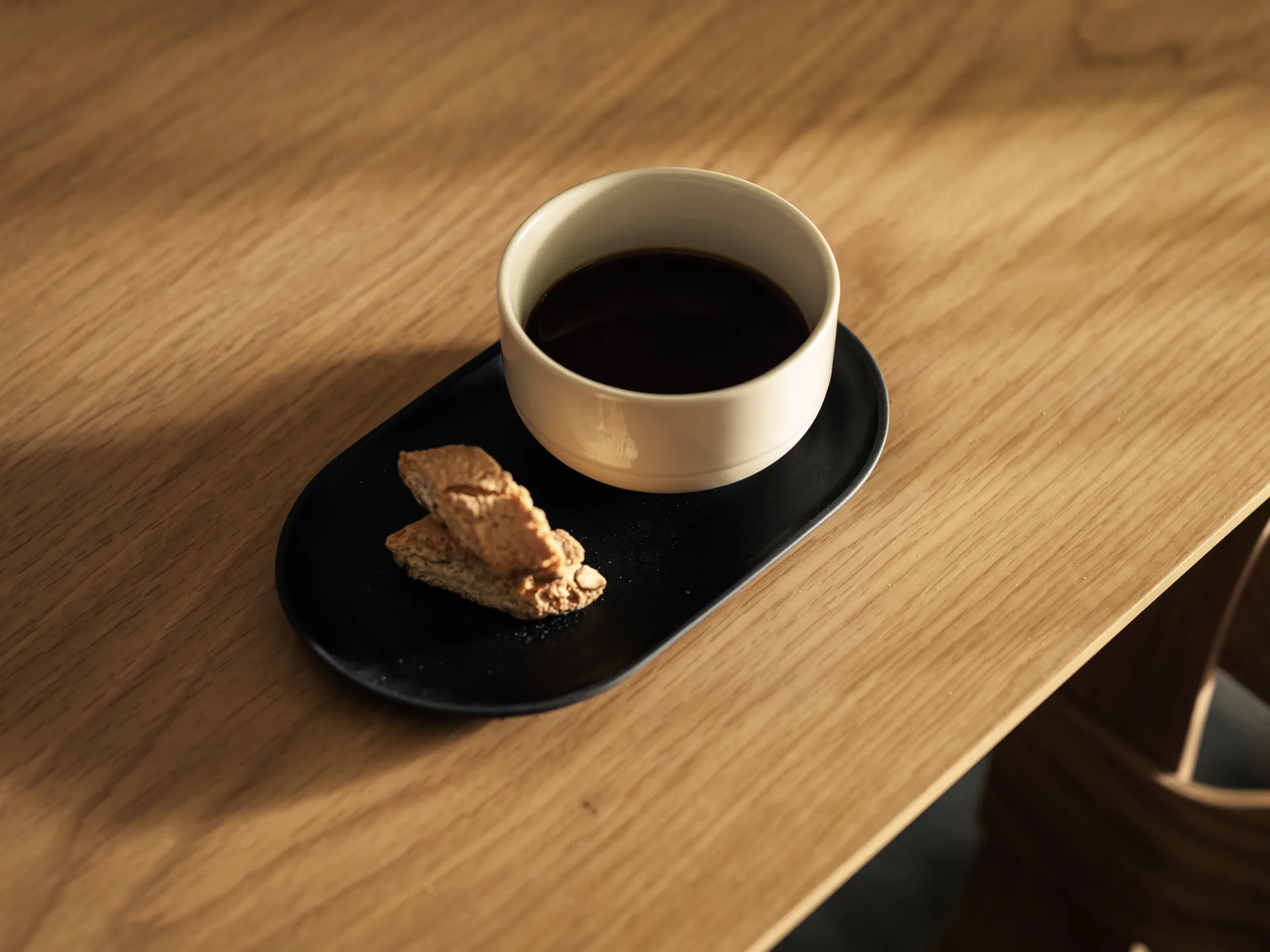 Piatto ovale Sand 12,5x20 cm, Black clay Design House Stockholm