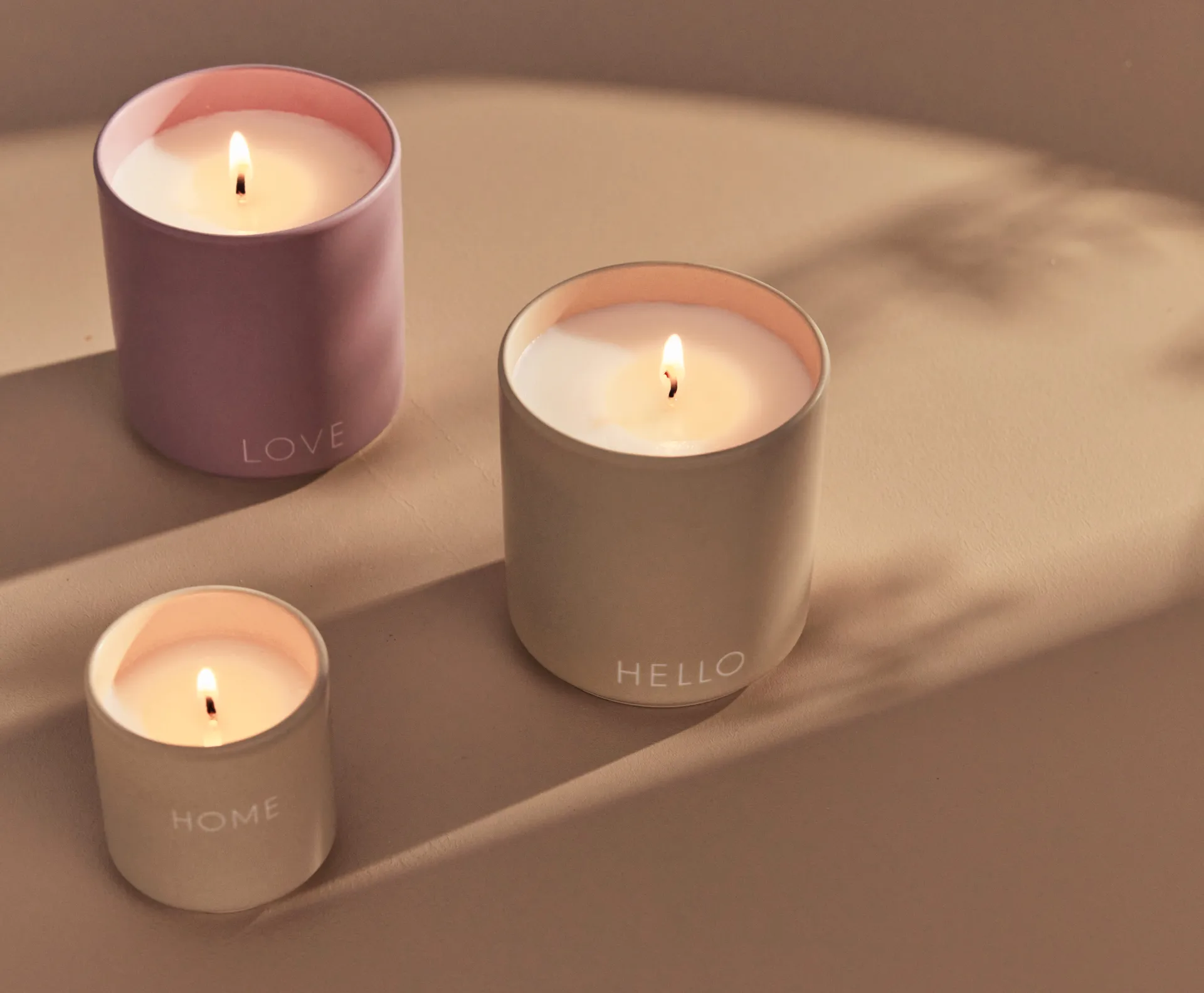 Candela profumata Design Letters Ø 8 cm, Love, lavanda Design Letters