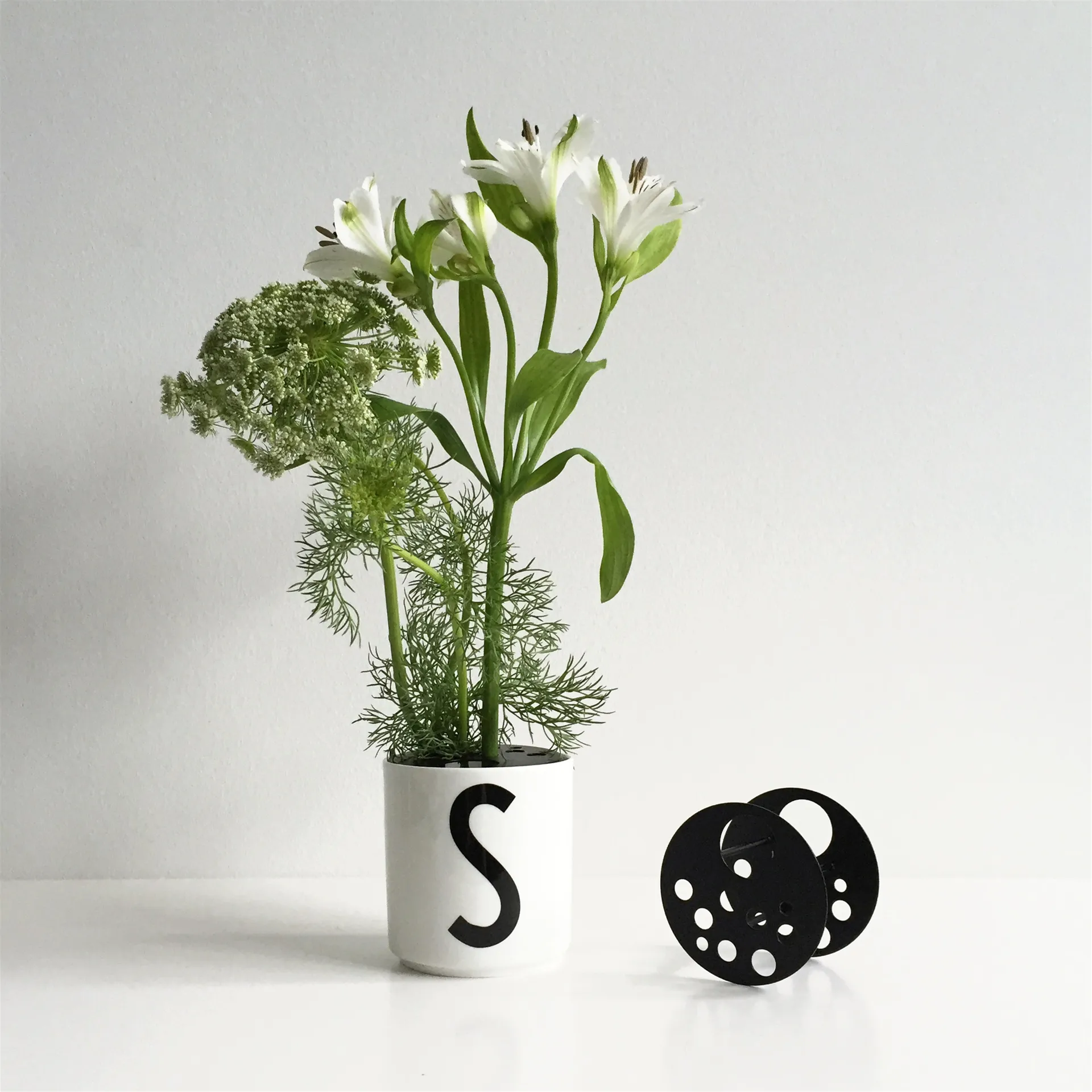 Portafiori Design Letters 
, nero Design Letters