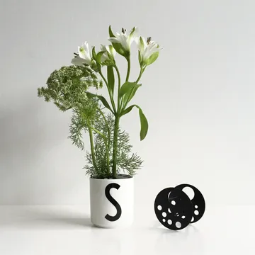Portafiori Design Letters 
 - nero - Design Letters