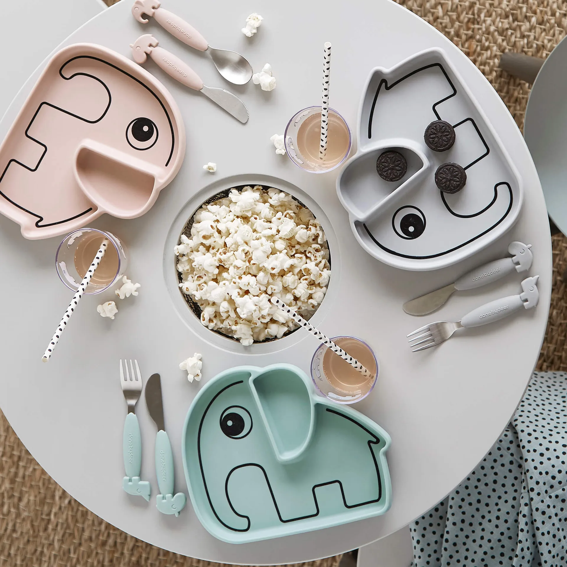 Piatto per bambini Elphee Stick&Stay 17x20 cm, Polvere Done by deer