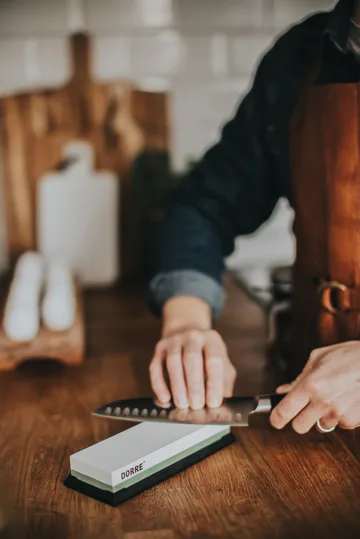 Pietra per affilare Suri con base in gomma 18×6×3 cm - 1000/3000 grit - Dorre