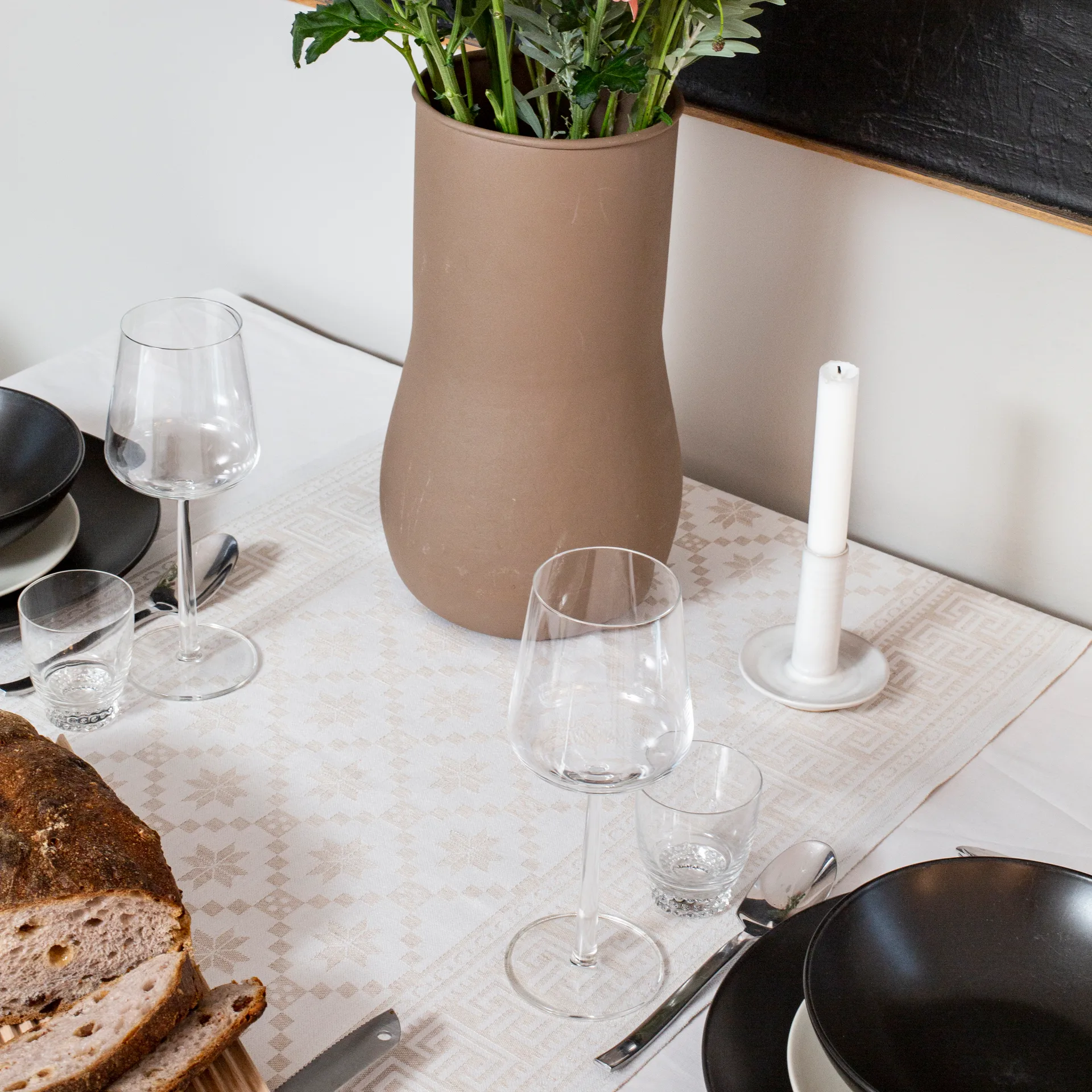 Runner da tavola Åttebladrose 50x150 cm, Beige Ekelund Linneväveri