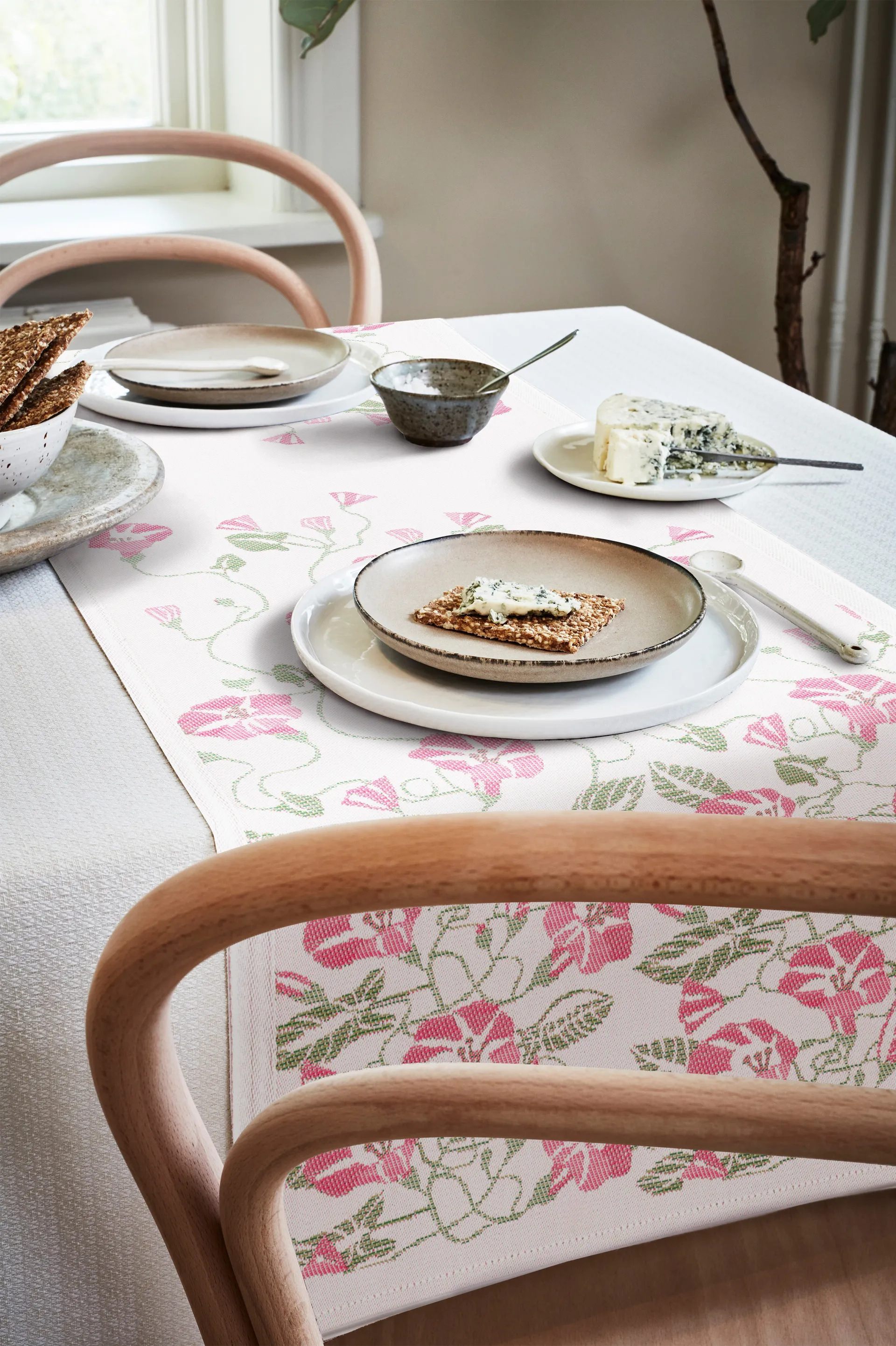 Tovaglietta da tavolo Åkervinda 48x150 cm, Rosa Ekelund Linneväveri