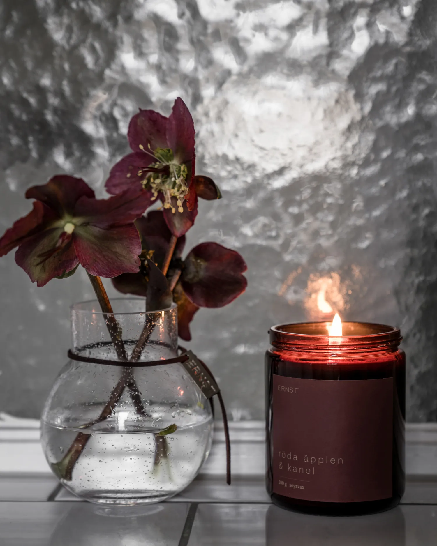 Candela profumata in vetro con coperchio Ernst Ø7,2 cm, Mela rossa-cannella ERNST